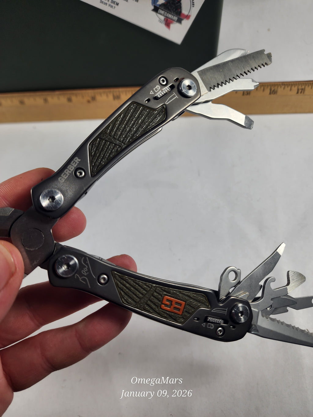 Gerber Bear Grylls Ultimate Gray Stainless Steel Multi-Tool Pliers 12 Tool