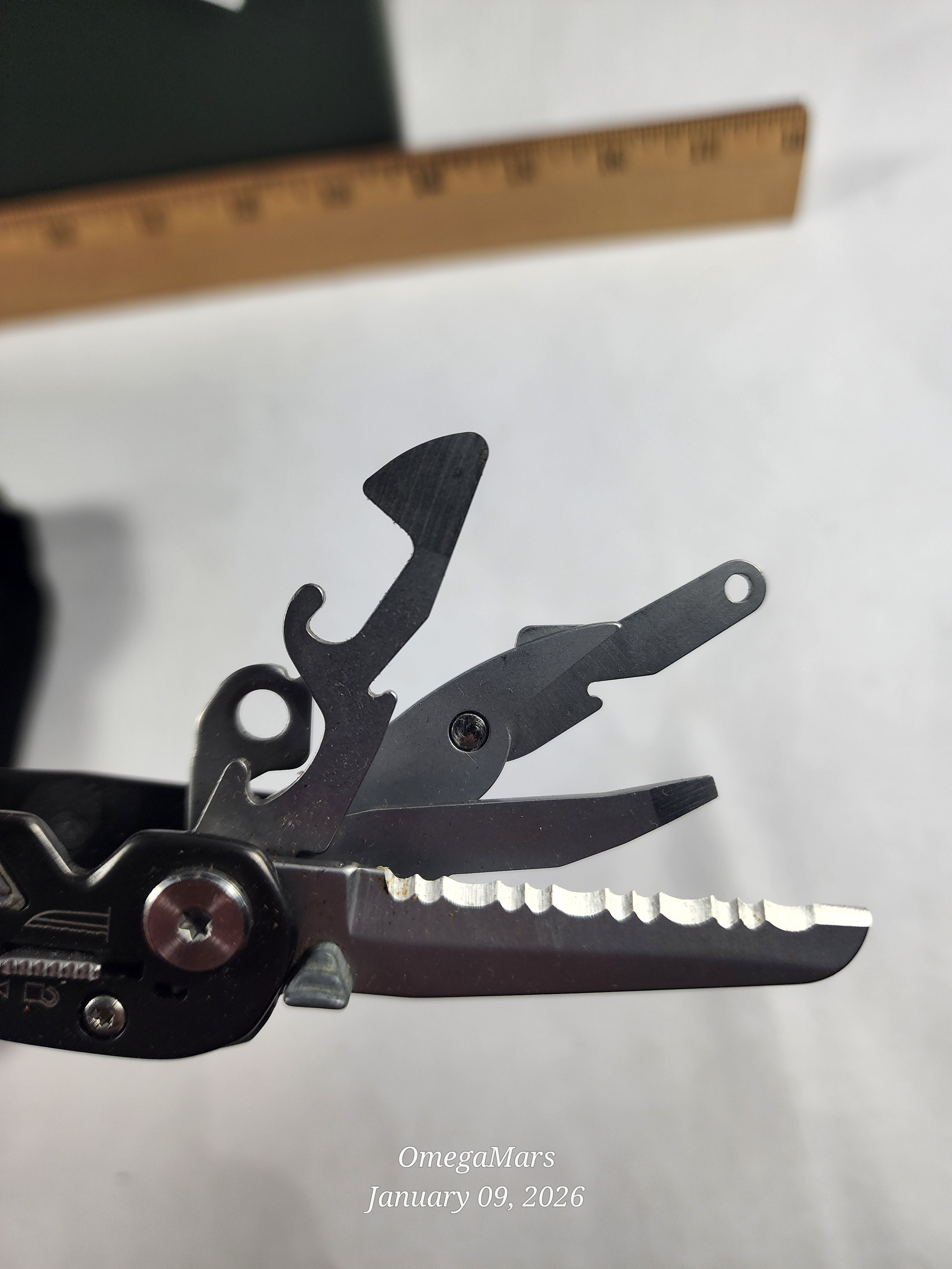 Gerber Bear Grylls Ultimate Gray Stainless Steel Multi-Tool Pliers 12 Tool