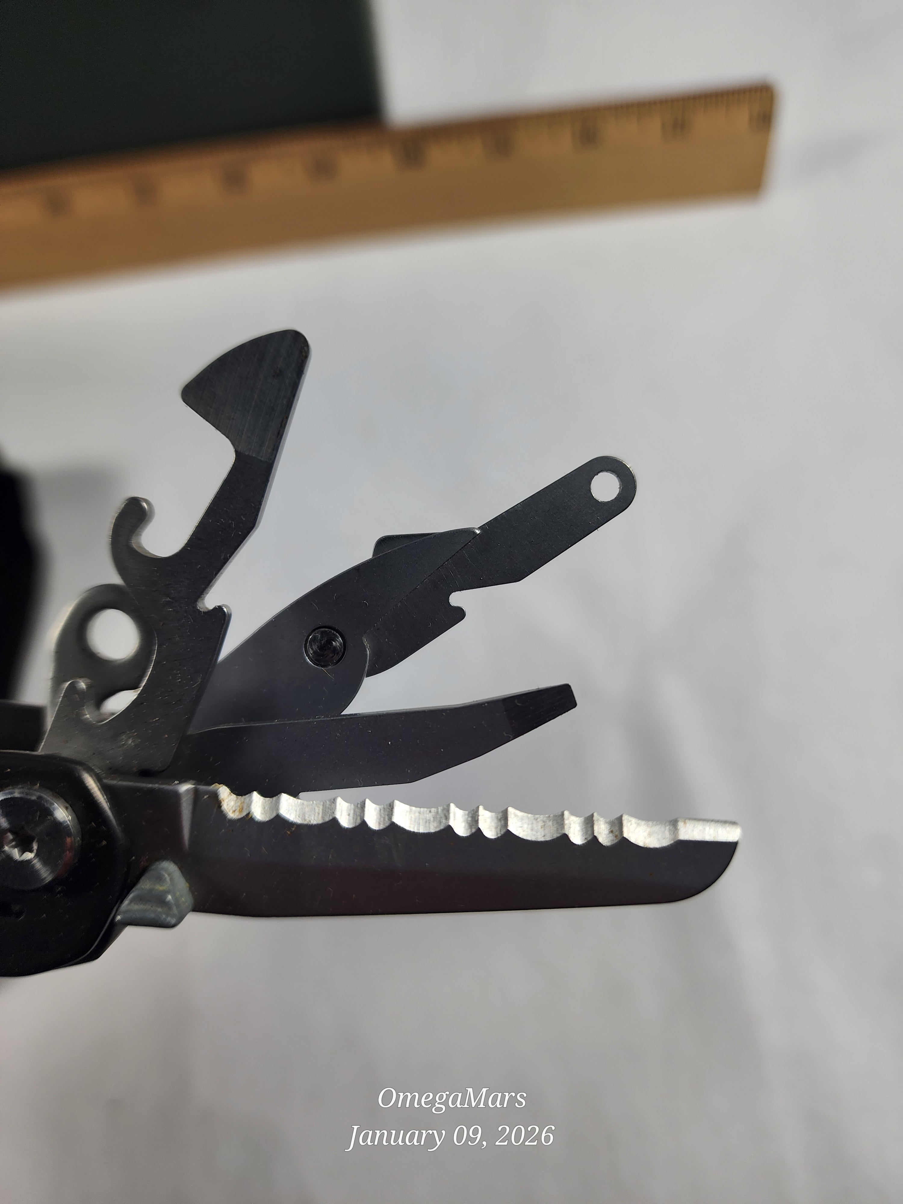 Gerber Bear Grylls Ultimate Gray Stainless Steel Multi-Tool Pliers 12 Tool