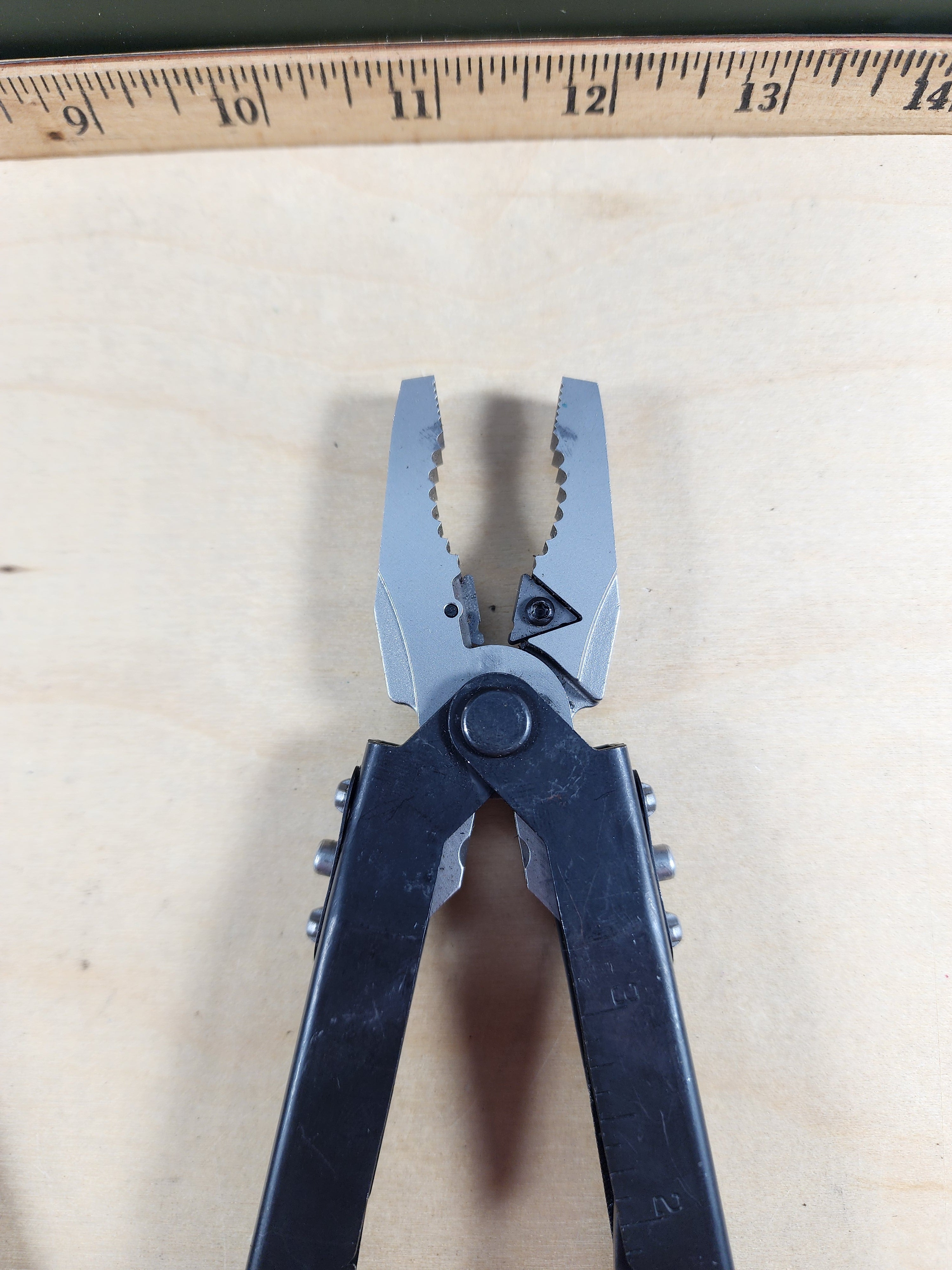 Gerber Multi-Plier 600 - Stainless/Black Blunt nose (MSRP $124.99)
