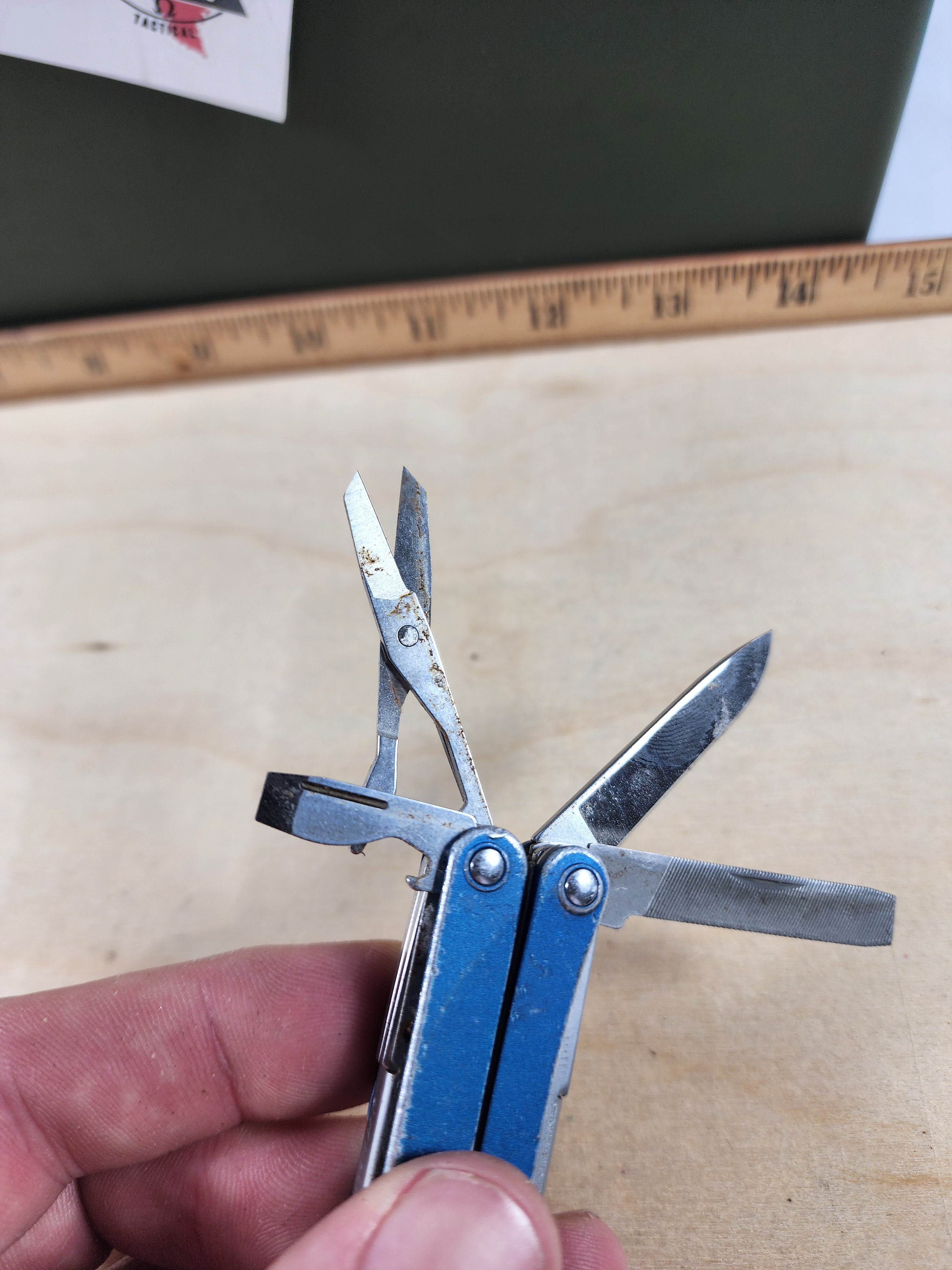 Leatherman Squirt PS4 #-5 Dirty, light rust, moderate wear on handles.