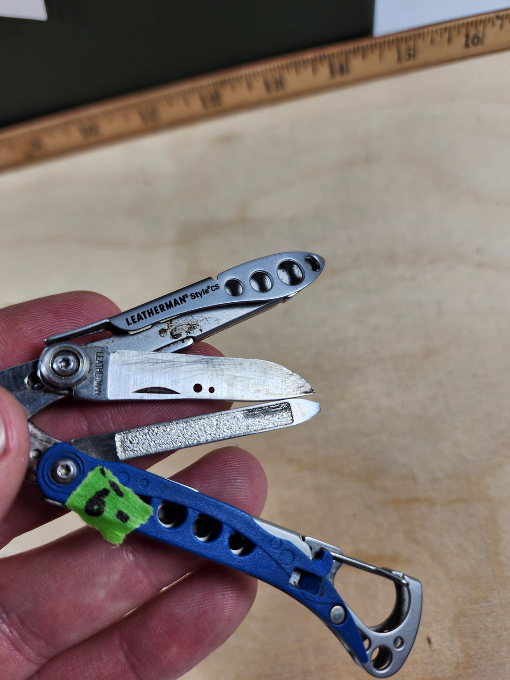 Leatherman Style CS #-9 light usage blade chipped, rare discontinued color