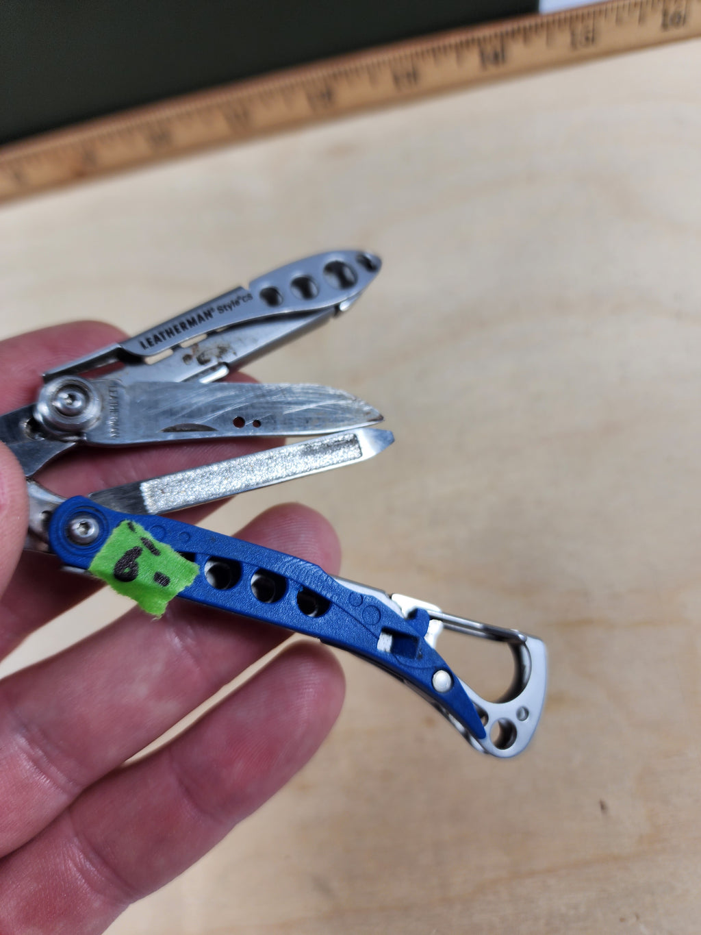 Leatherman Style CS #-9 light usage blade chipped, rare discontinued color