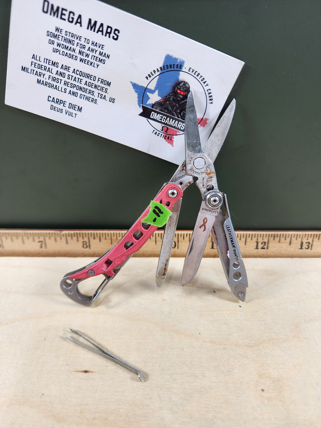 Leatherman Style CS #-11 Pink, rare, light rust, light usage, frame chipped off