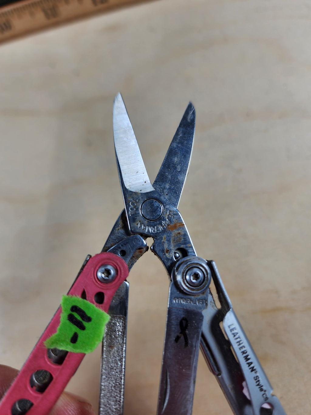 Leatherman Style CS #-11 Pink, rare, light rust, light usage, frame chipped off