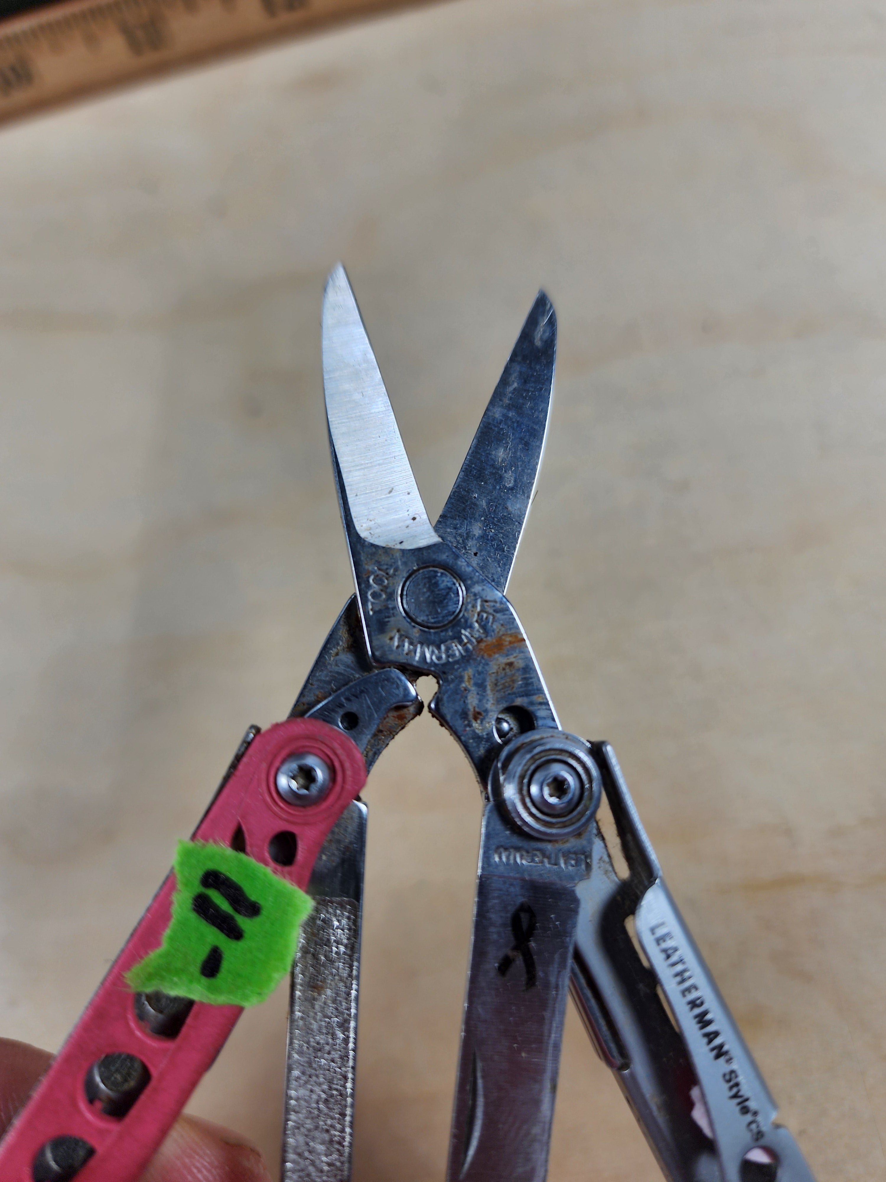 Leatherman Style CS #-11 Pink, rare, light rust, light usage, frame chipped off