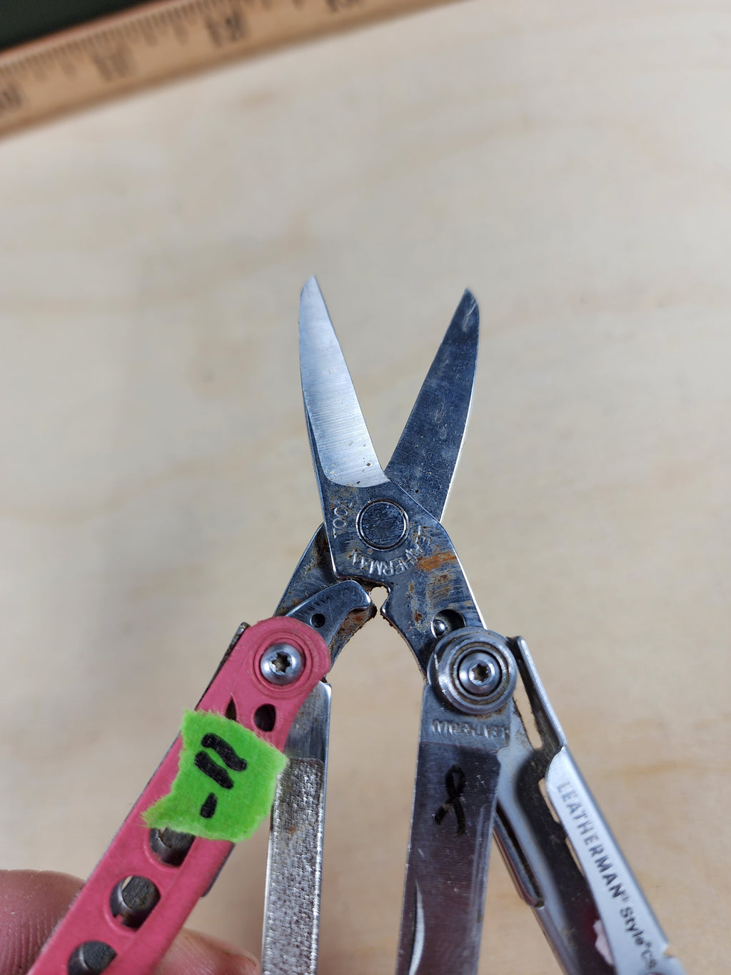Leatherman Style CS #-11 Pink, rare, light rust, light usage, frame chipped off