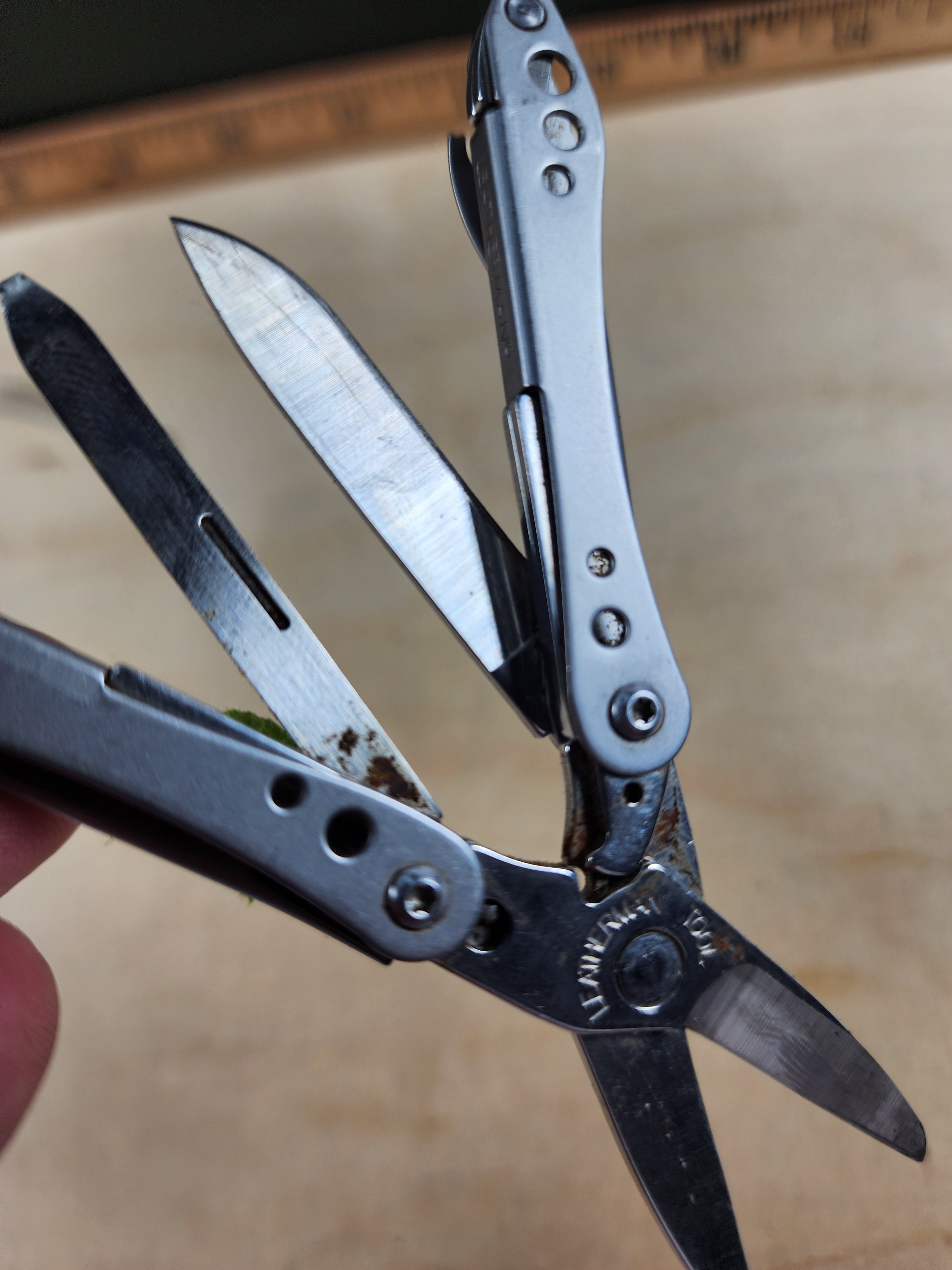 Leatherman Style CS #-11 Pink, rare, light rust, light usage, frame chipped off
