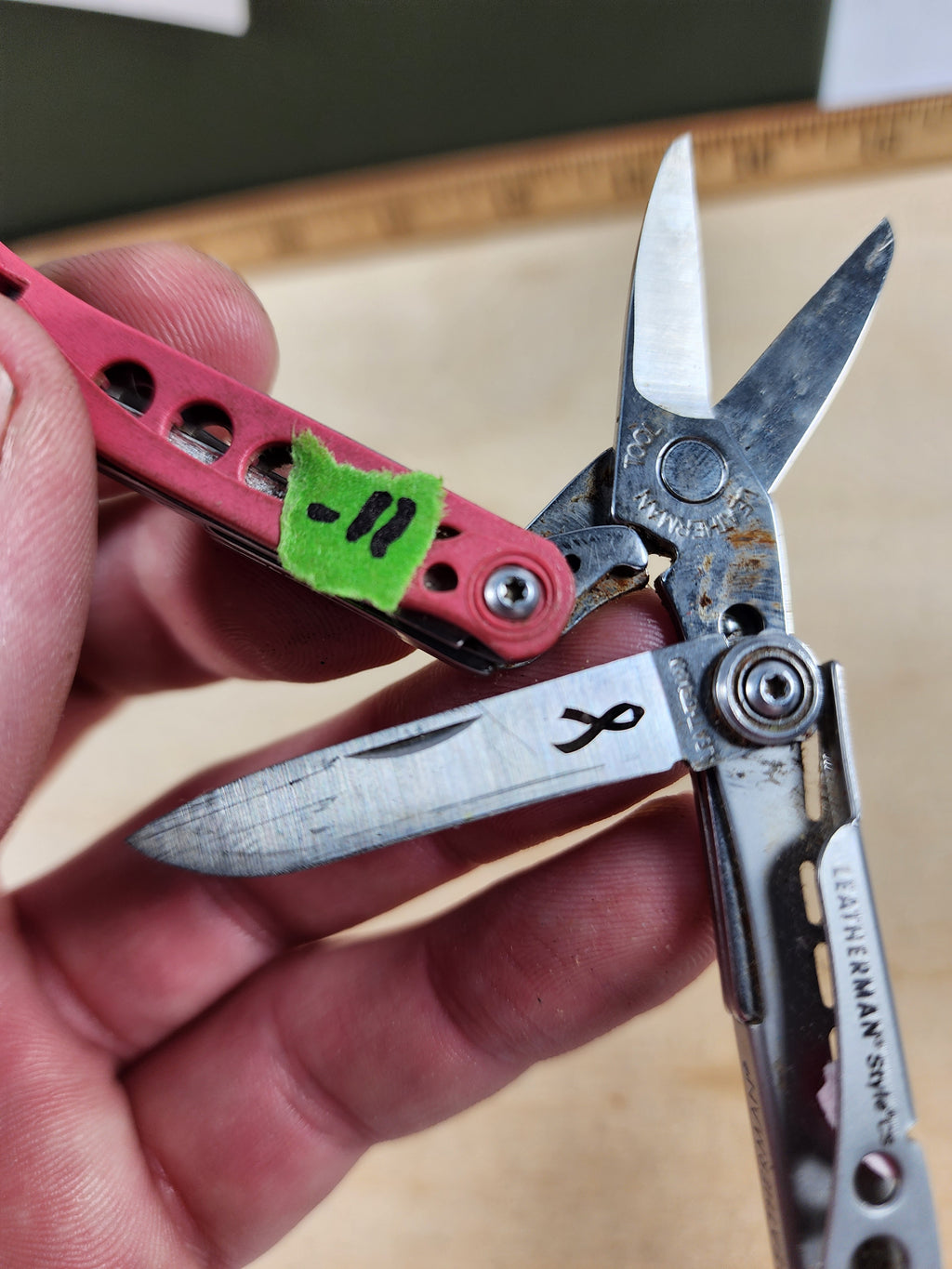 Leatherman Style CS #-11 Pink, rare, light rust, light usage, frame chipped off