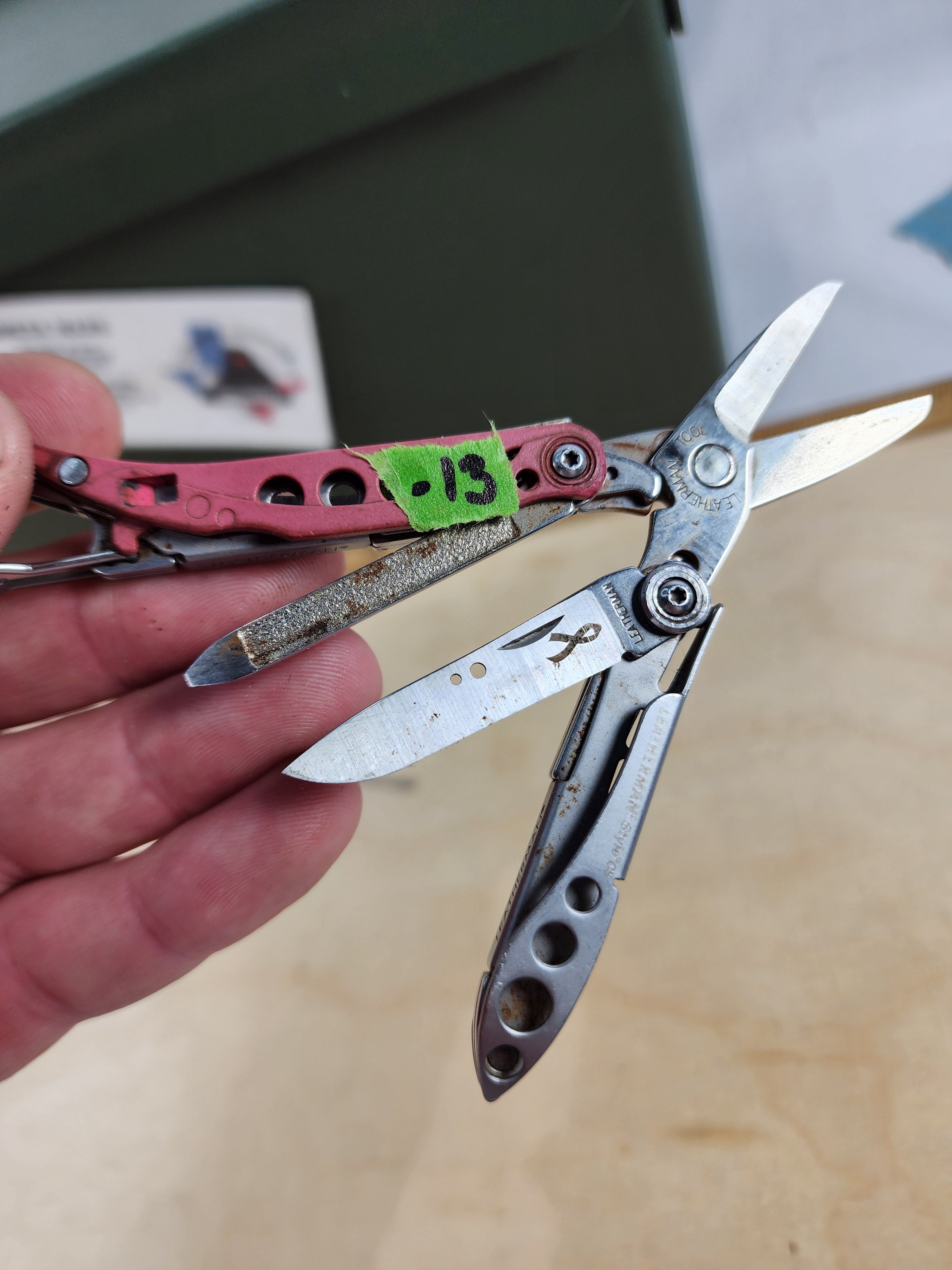 Leatherman Style CS #-13 Very dirty, light rust, light usage, pink rare