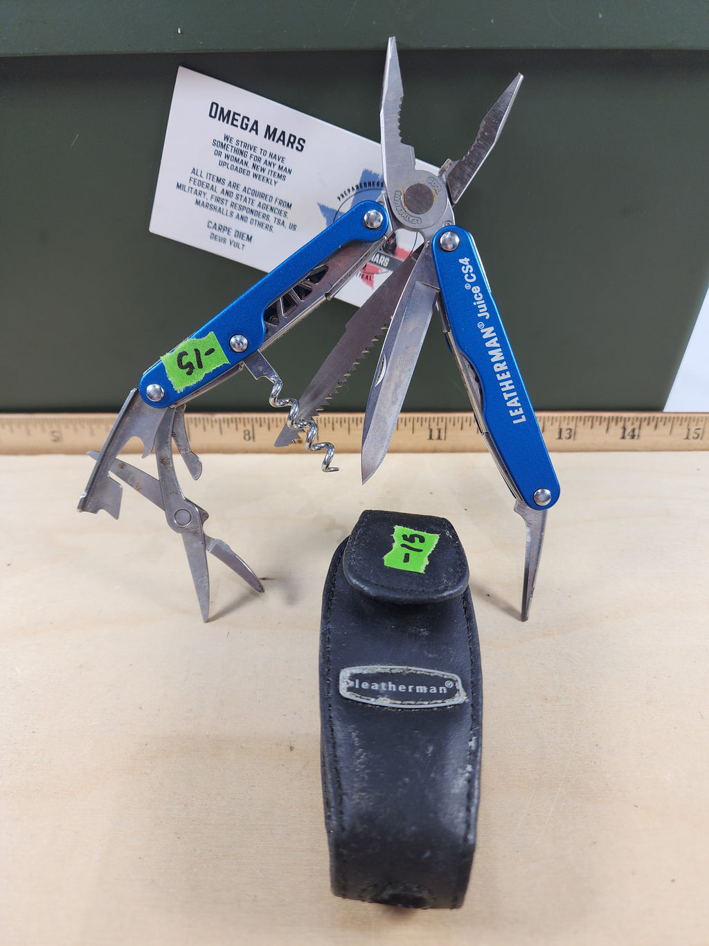 Leatherman Juice CS4 #-15 W/ sheath light usage, dirty/possible rust
