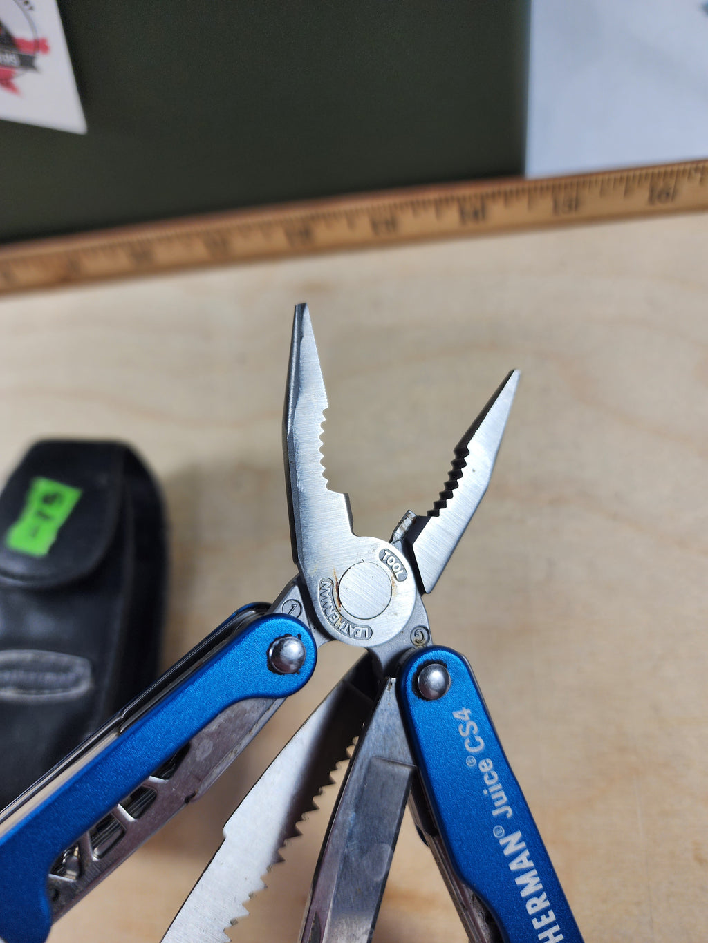 Leatherman Juice CS4 #-15 W/ sheath light usage, dirty/possible rust