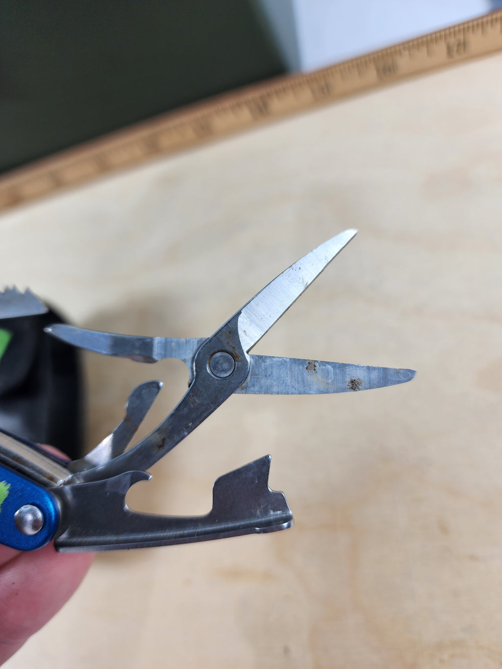 Leatherman Juice CS4 #-15 W/ sheath light usage, dirty/possible rust