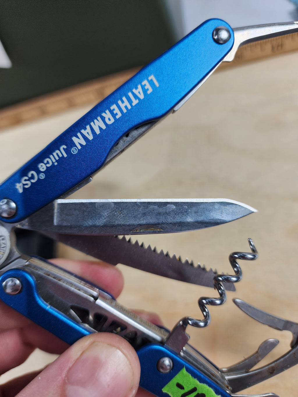 Leatherman Juice CS4 #-15 W/ sheath light usage, dirty/possible rust