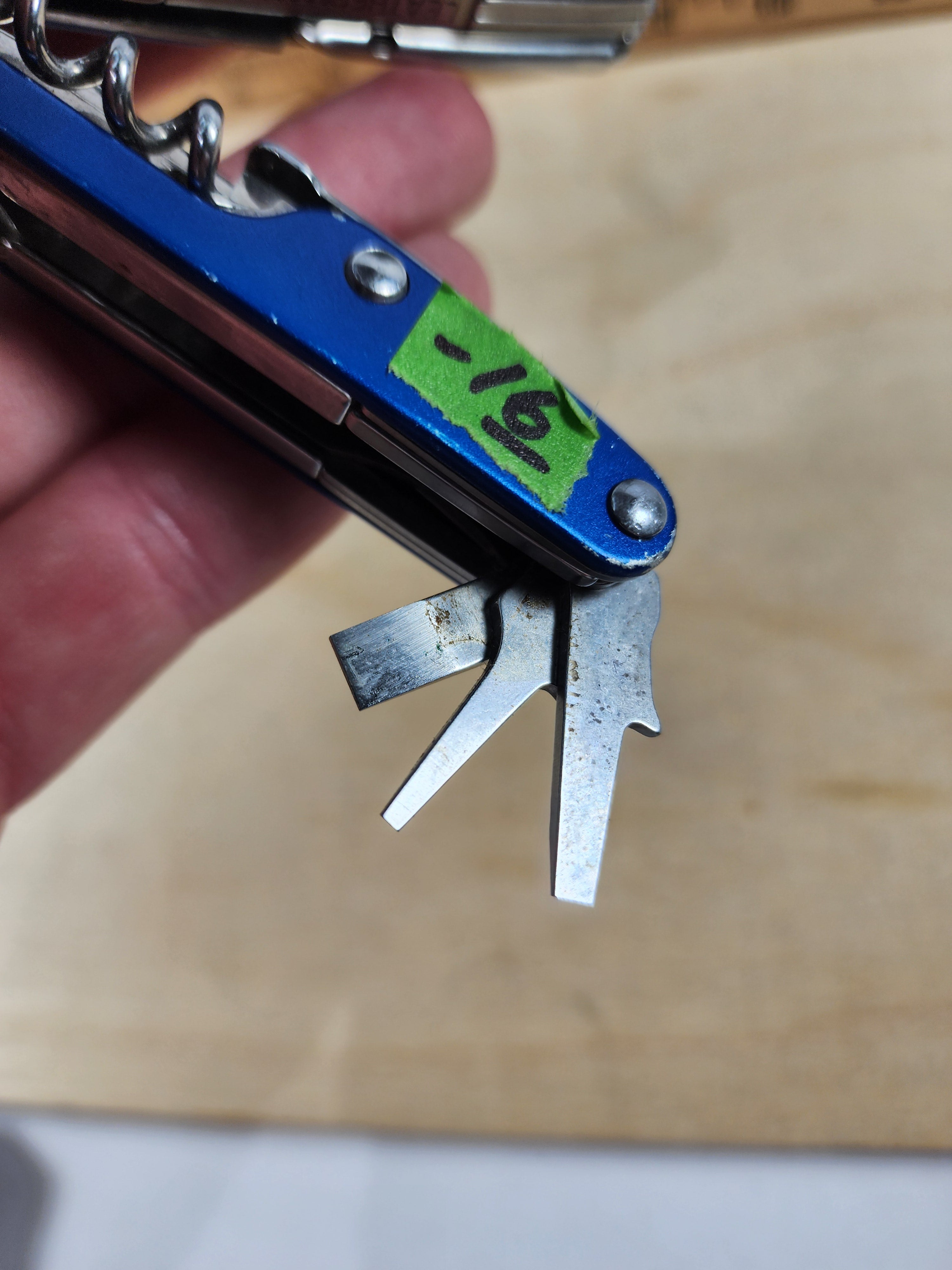 Leatherman Juice Cs4 #-16 Light usage/dirty, possible rust on scissors