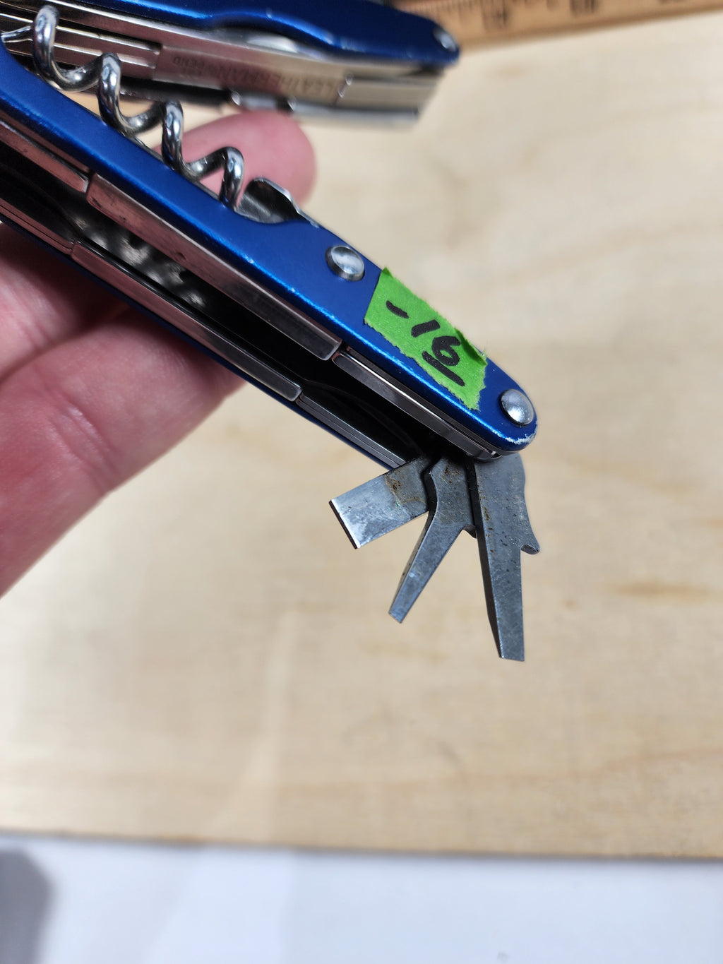 Leatherman Juice Cs4 #-16 Light usage/dirty, possible rust on scissors