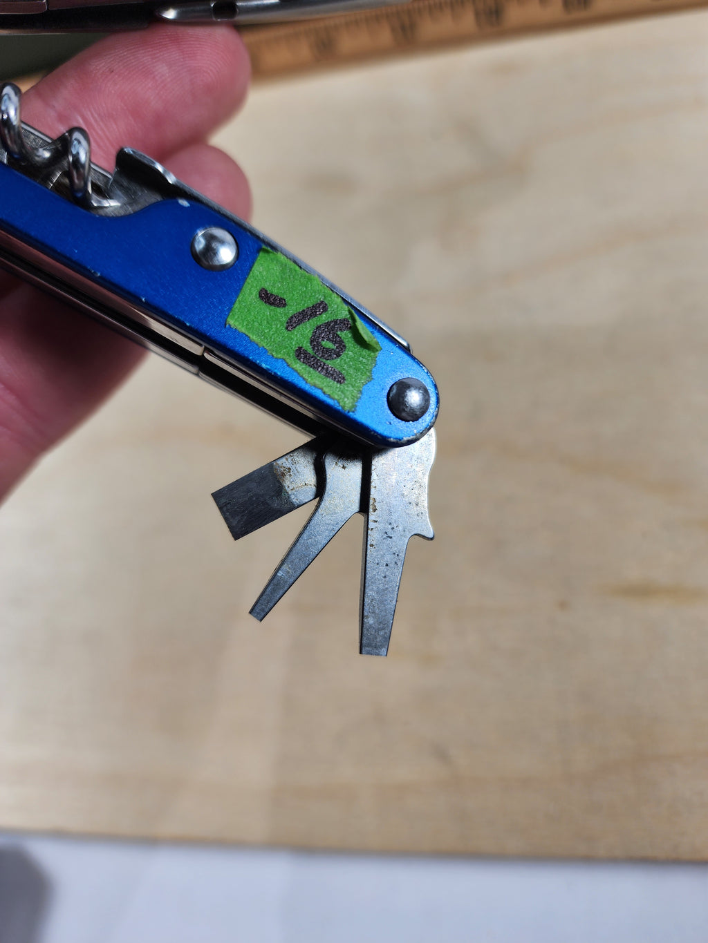 Leatherman Juice Cs4 #-16 Light usage/dirty, possible rust on scissors