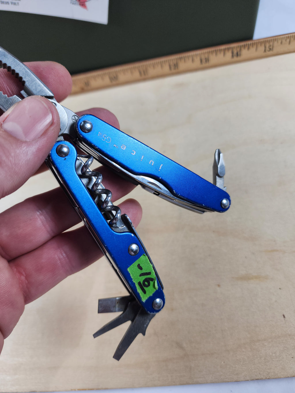 Leatherman Juice Cs4 #-16 Light usage/dirty, possible rust on scissors