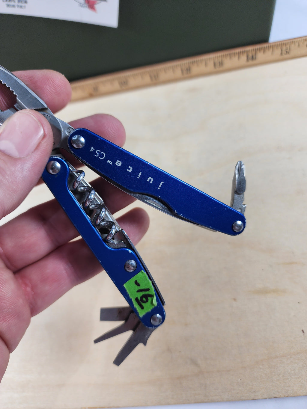 Leatherman Juice Cs4 #-16 Light usage/dirty, possible rust on scissors
