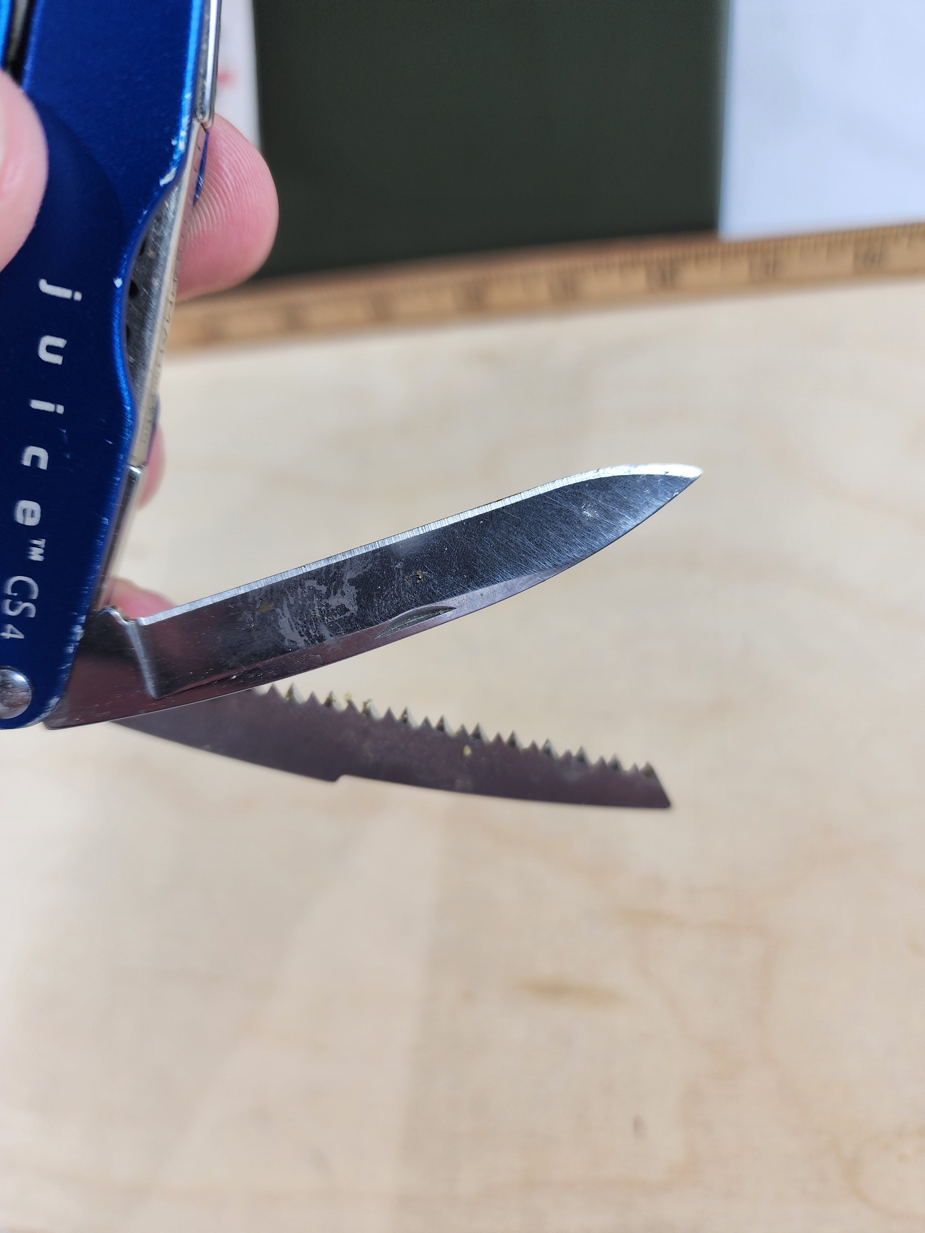 Leatherman Juice Cs4 #-16 Light usage/dirty, possible rust on scissors