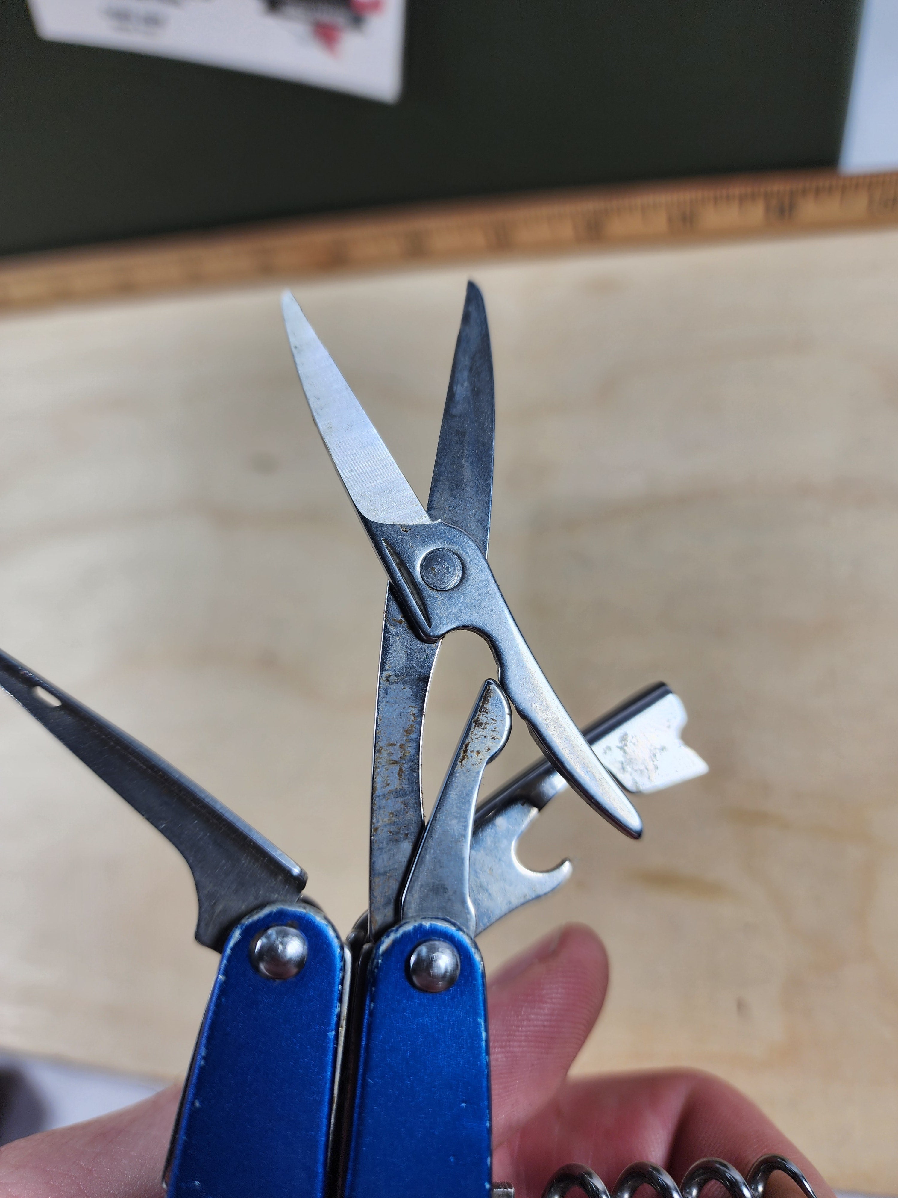 Leatherman Juice Cs4 #-16 Light usage/dirty, possible rust on scissors