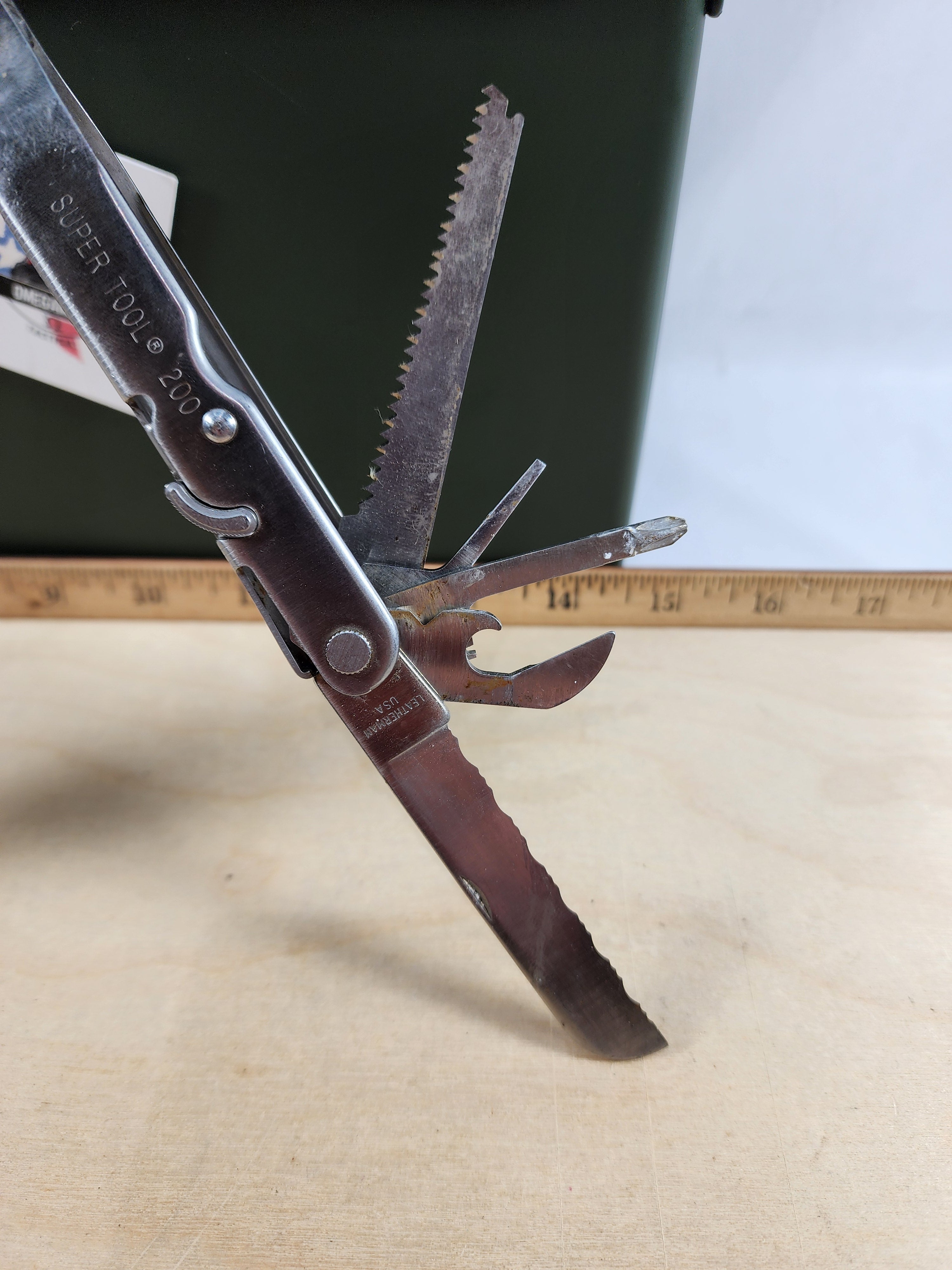Leatherman Super Tool 200 #-32 Light usage, dirty 0701 dates