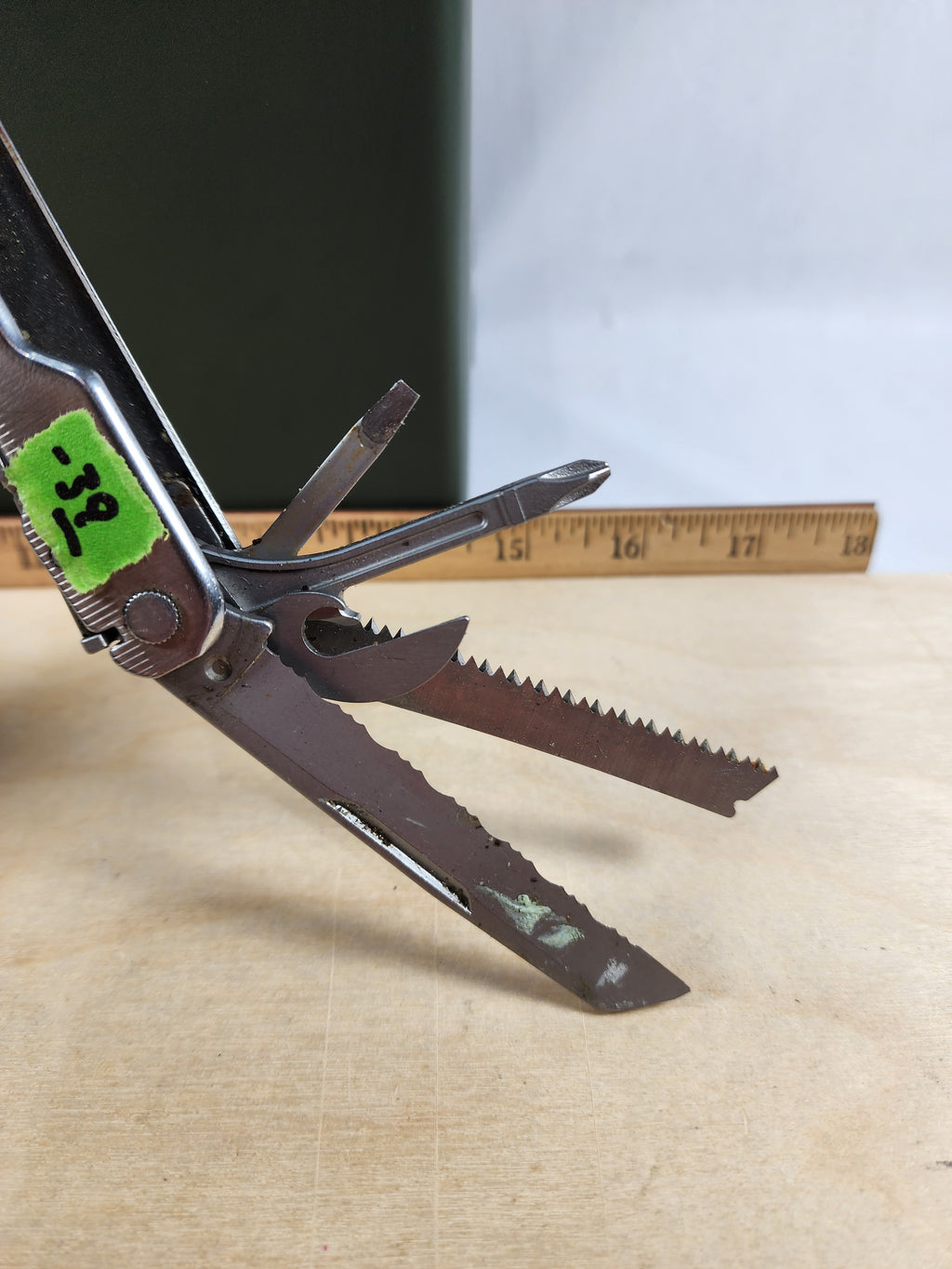 Leatherman Super Tool 300 #-39 Light usage, dirty, handles loose