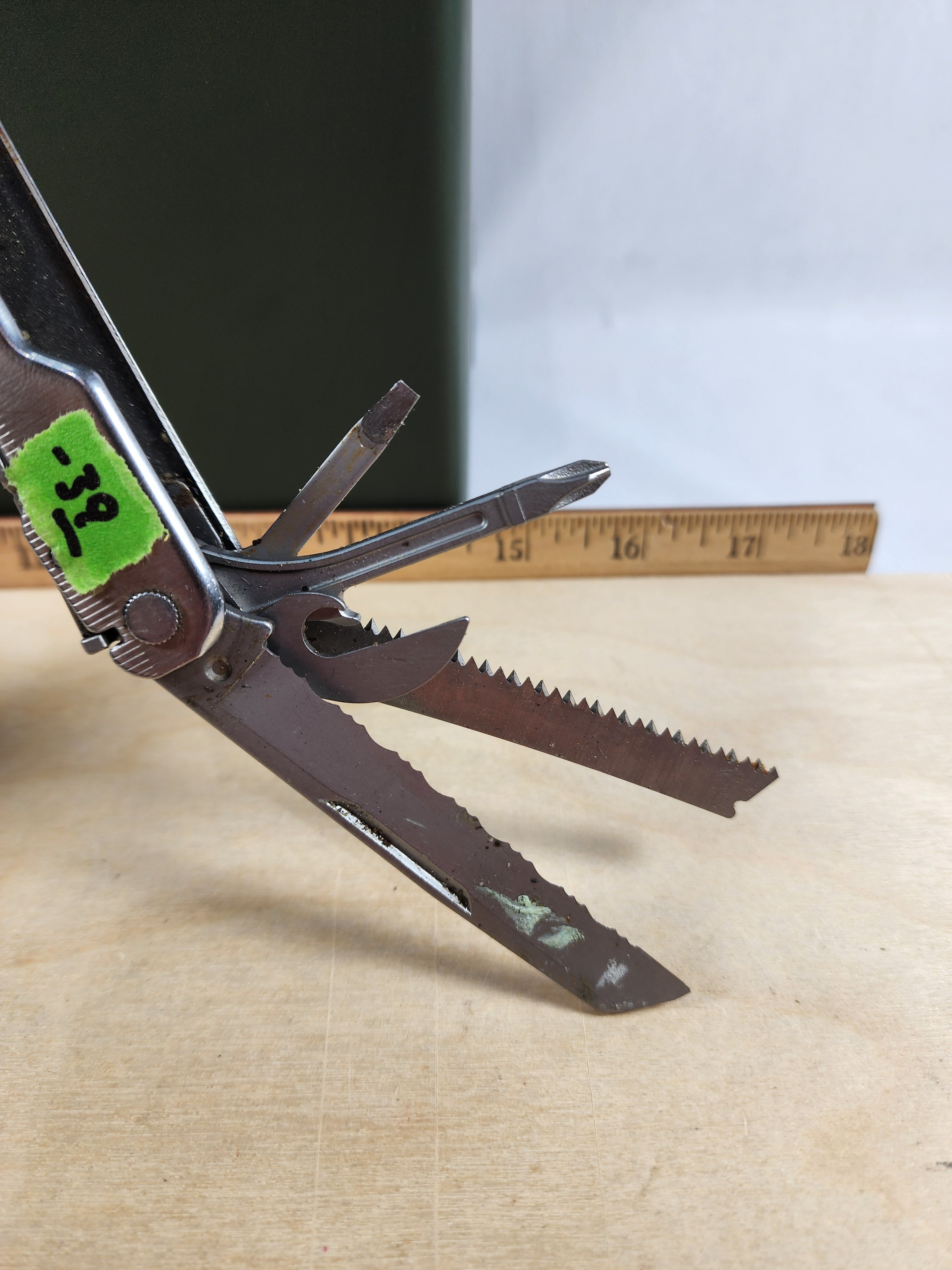 Leatherman Super Tool 300 #-39 Light usage, dirty, handles loose