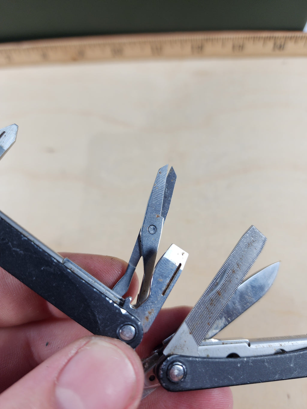 Leatherman Squirt ES4 #-51 Light usage, possible rust, scissors broken