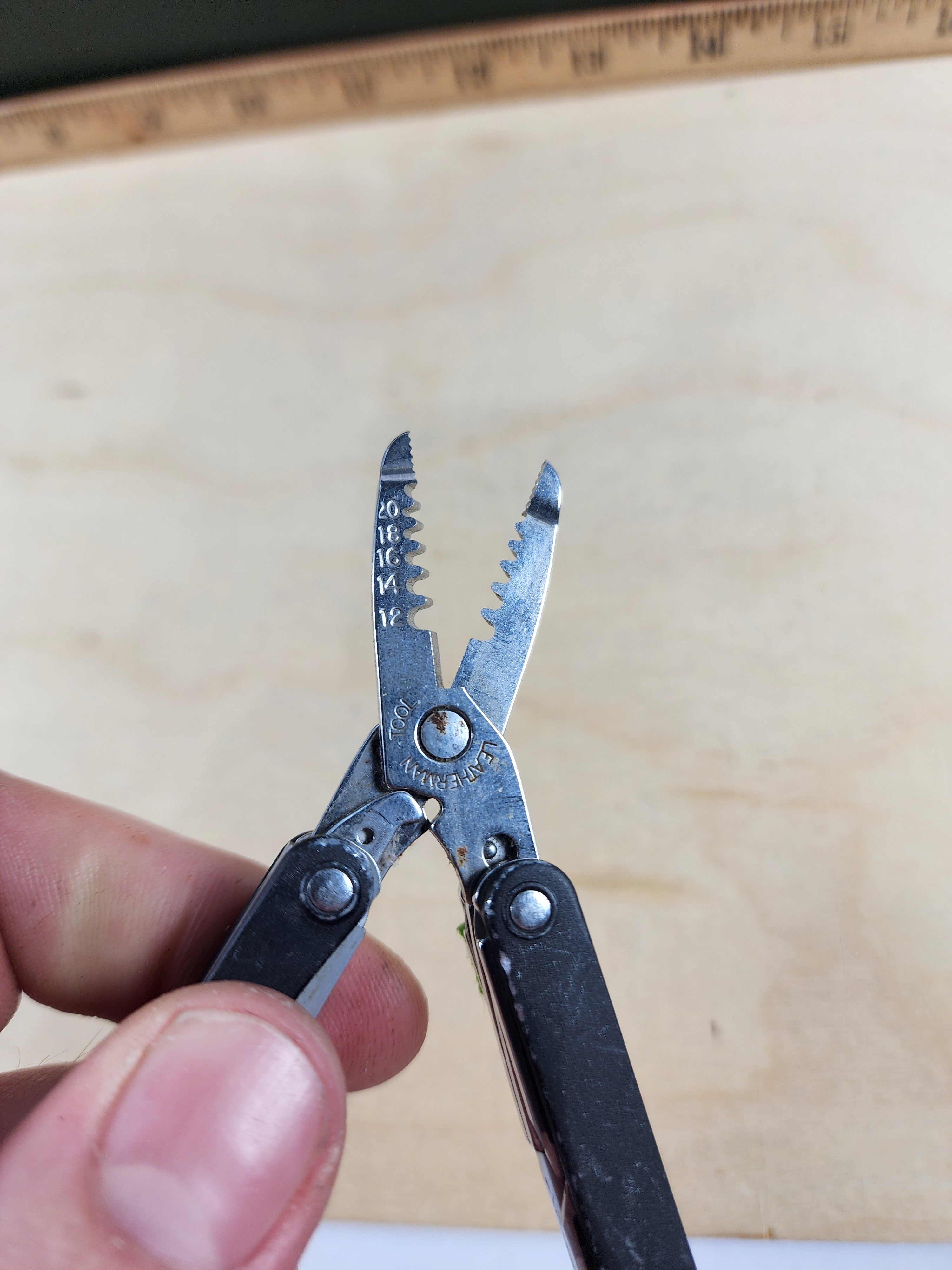 Leatherman Squirt ES4 #-51 Light usage, possible rust, scissors broken