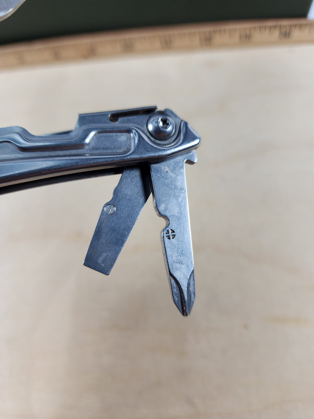Leatherman Rev #-54 Light usage, wire cutters chipped