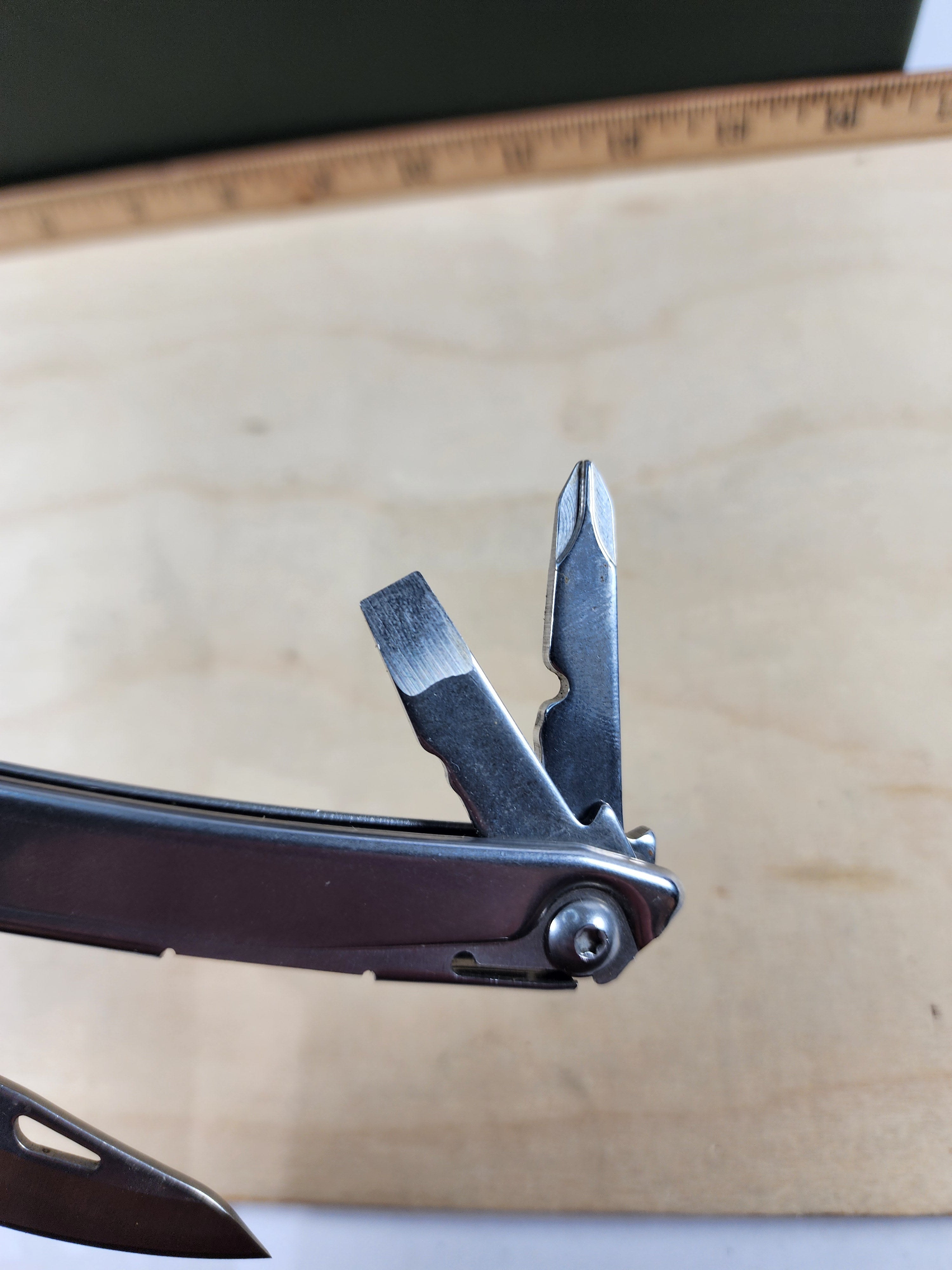 Leatherman Rev #-54 Light usage, wire cutters chipped