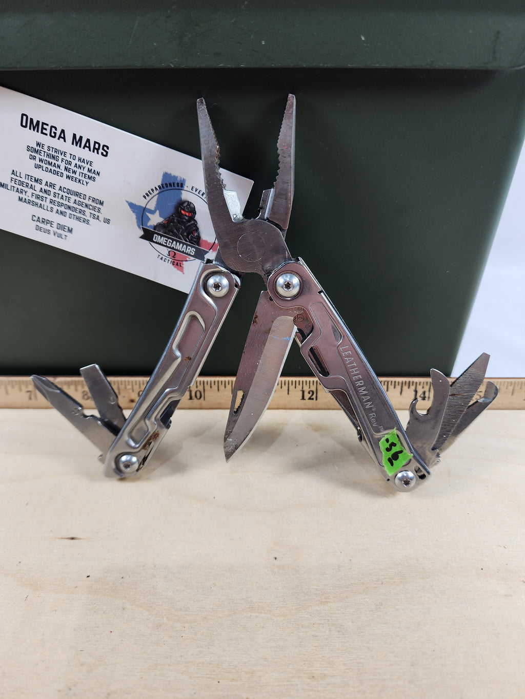Leatherman Rev #-56 Dirty, possible rust, knife dinged