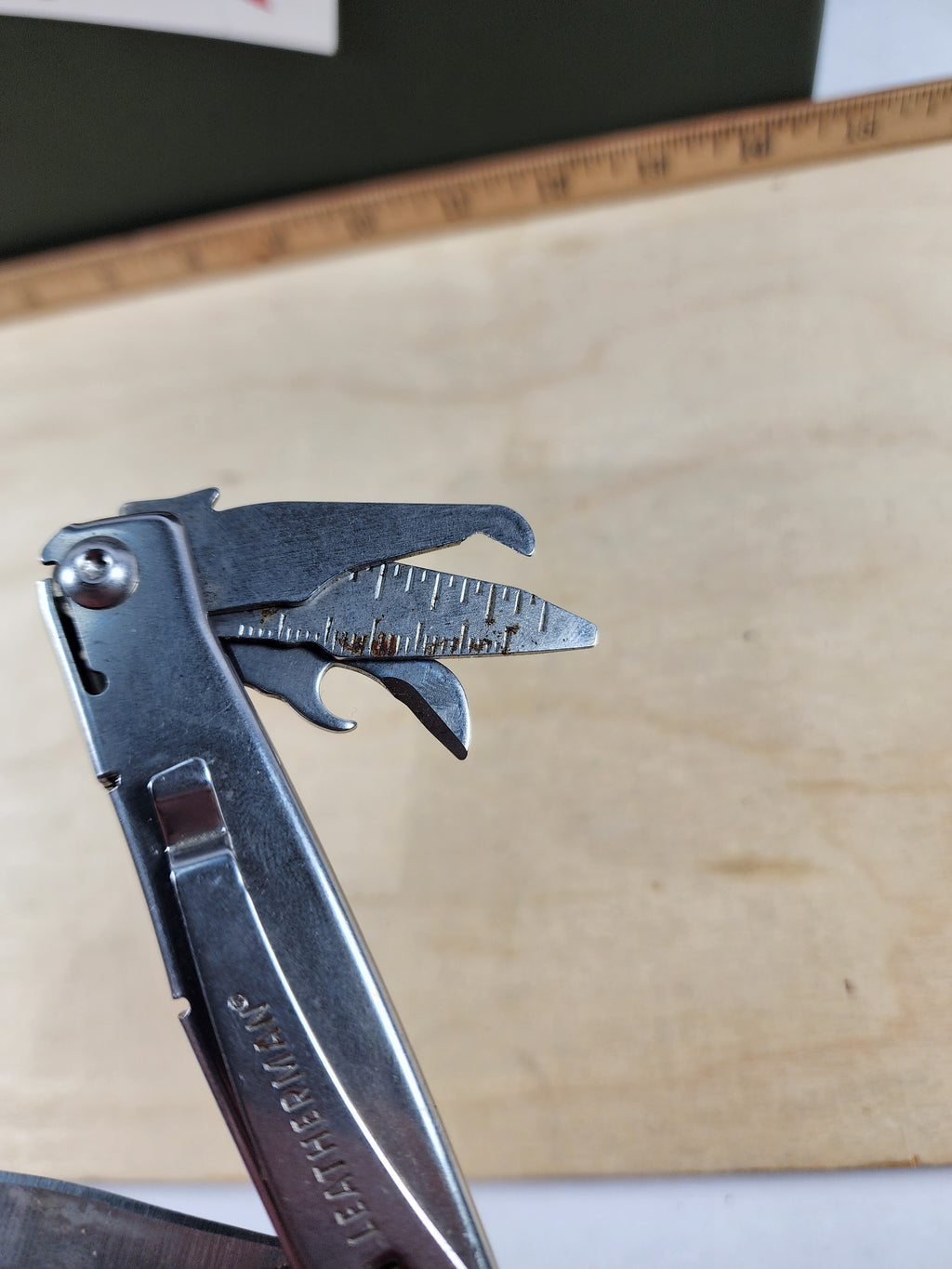 Leatherman Rev #-56 Dirty, possible rust, knife dinged