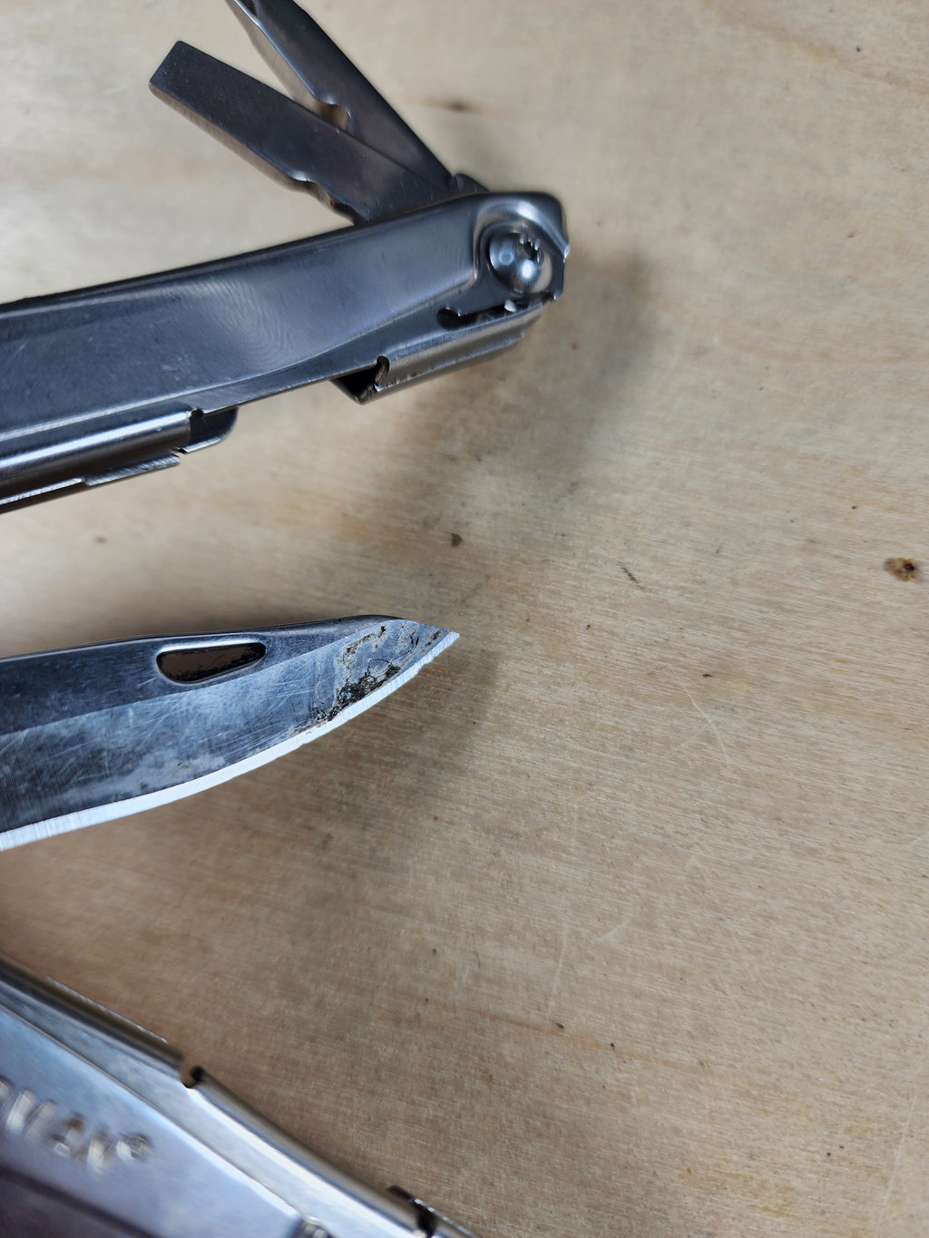 Leatherman Rev #-56 Dirty, possible rust, knife dinged