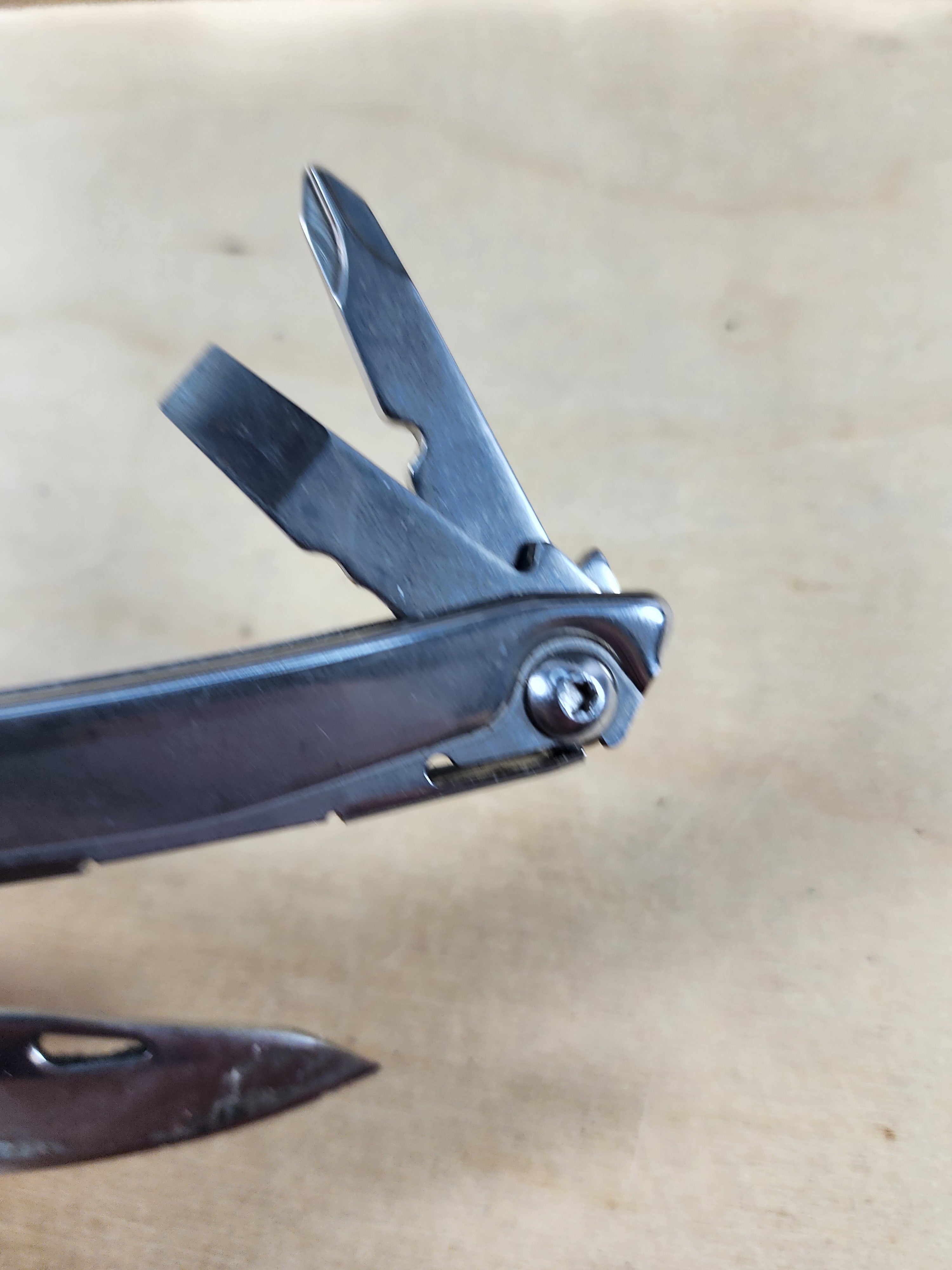 Leatherman Rev #-56 Dirty, possible rust, knife dinged
