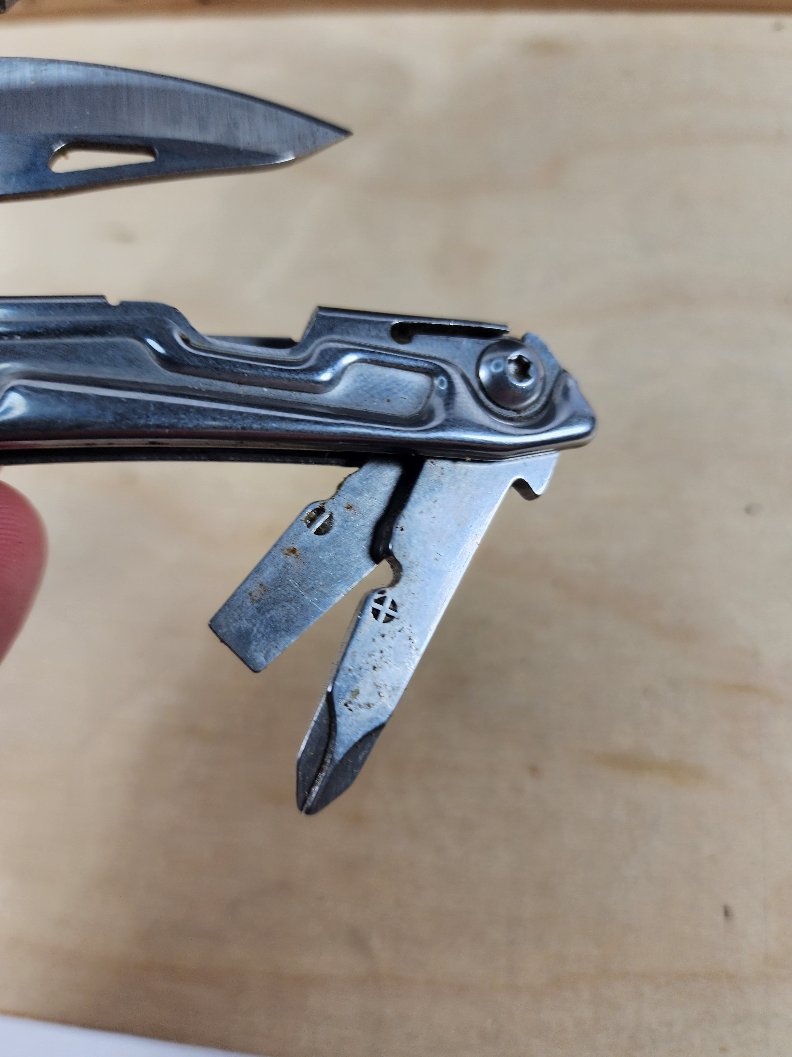Leatherman Rev #-57 Dirty, possible rust