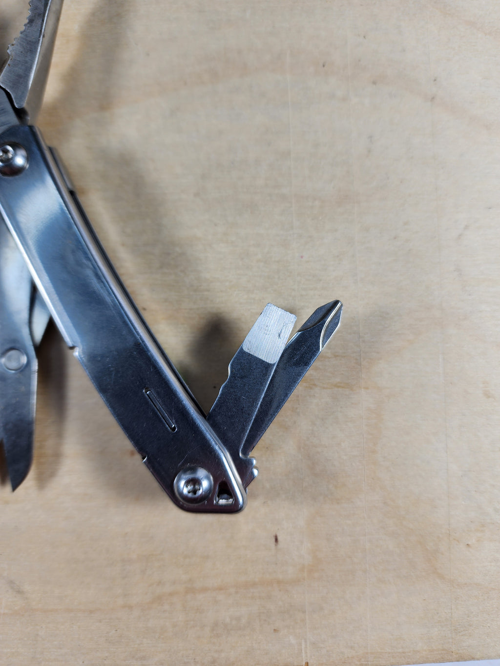 Leatherman Wingman #-58 Light usage, blade chipped