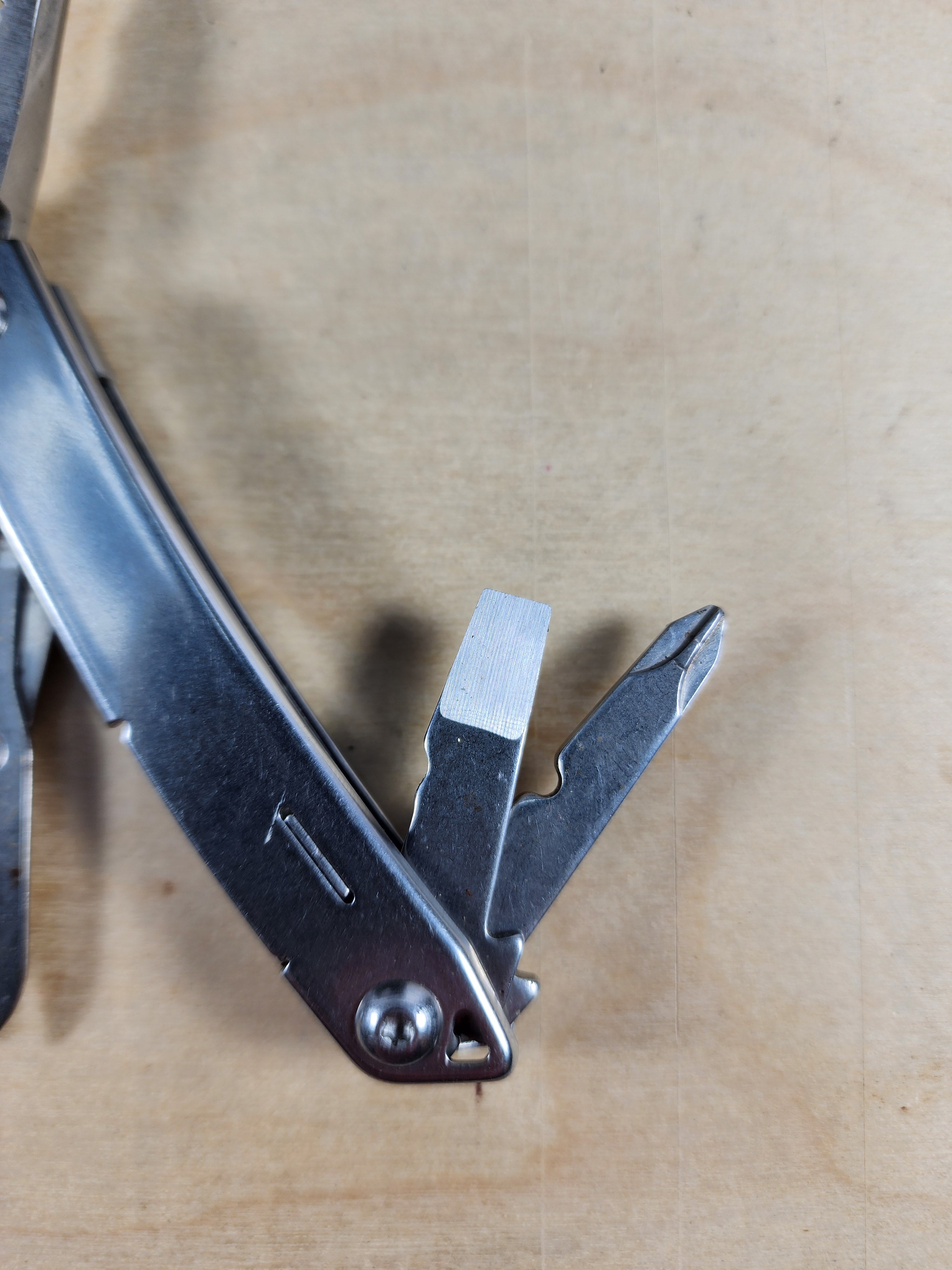 Leatherman Wingman #-59 Dirty, light rust