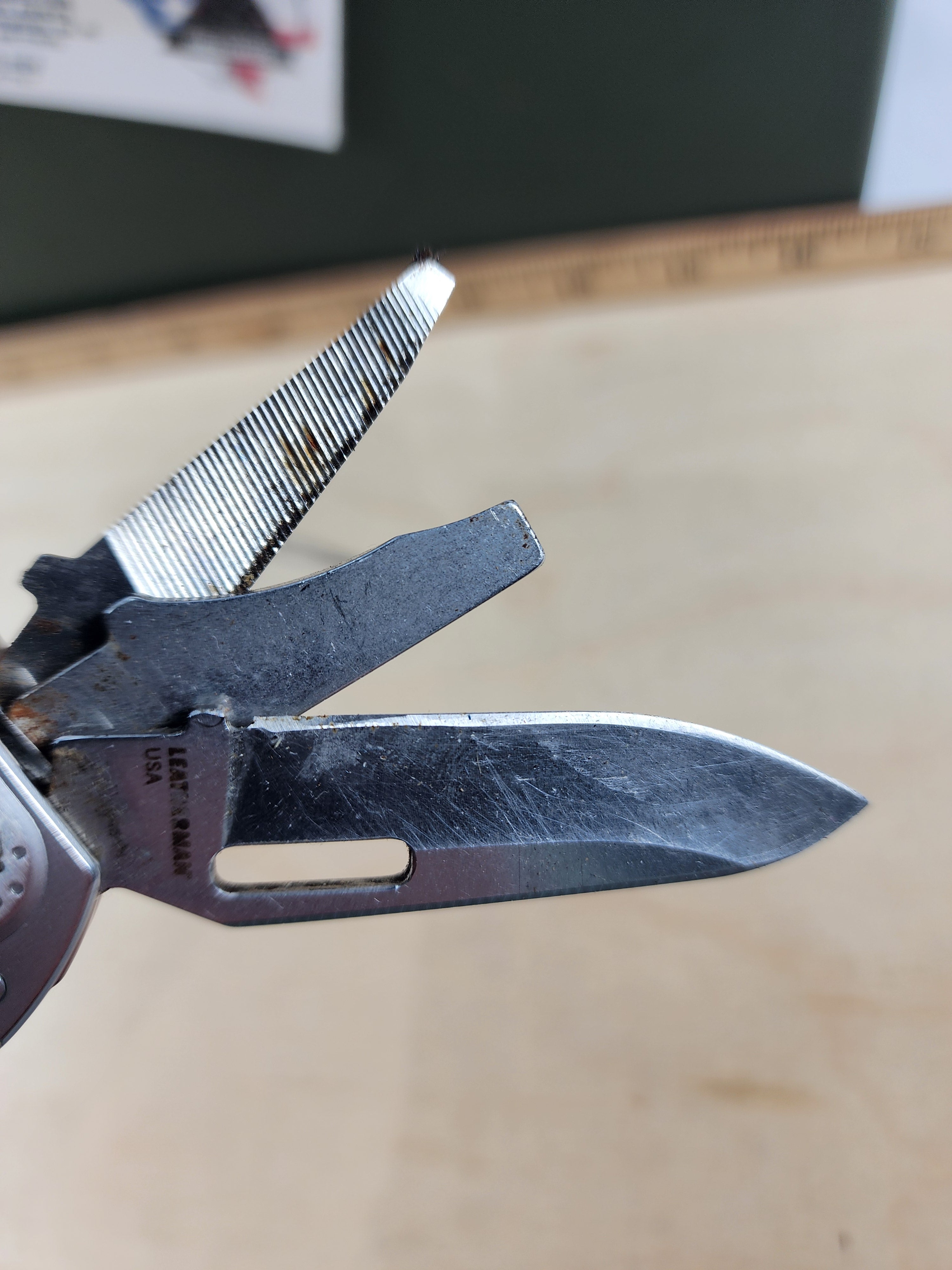 Leatherman Free T4 #-68  dirty, possible rust