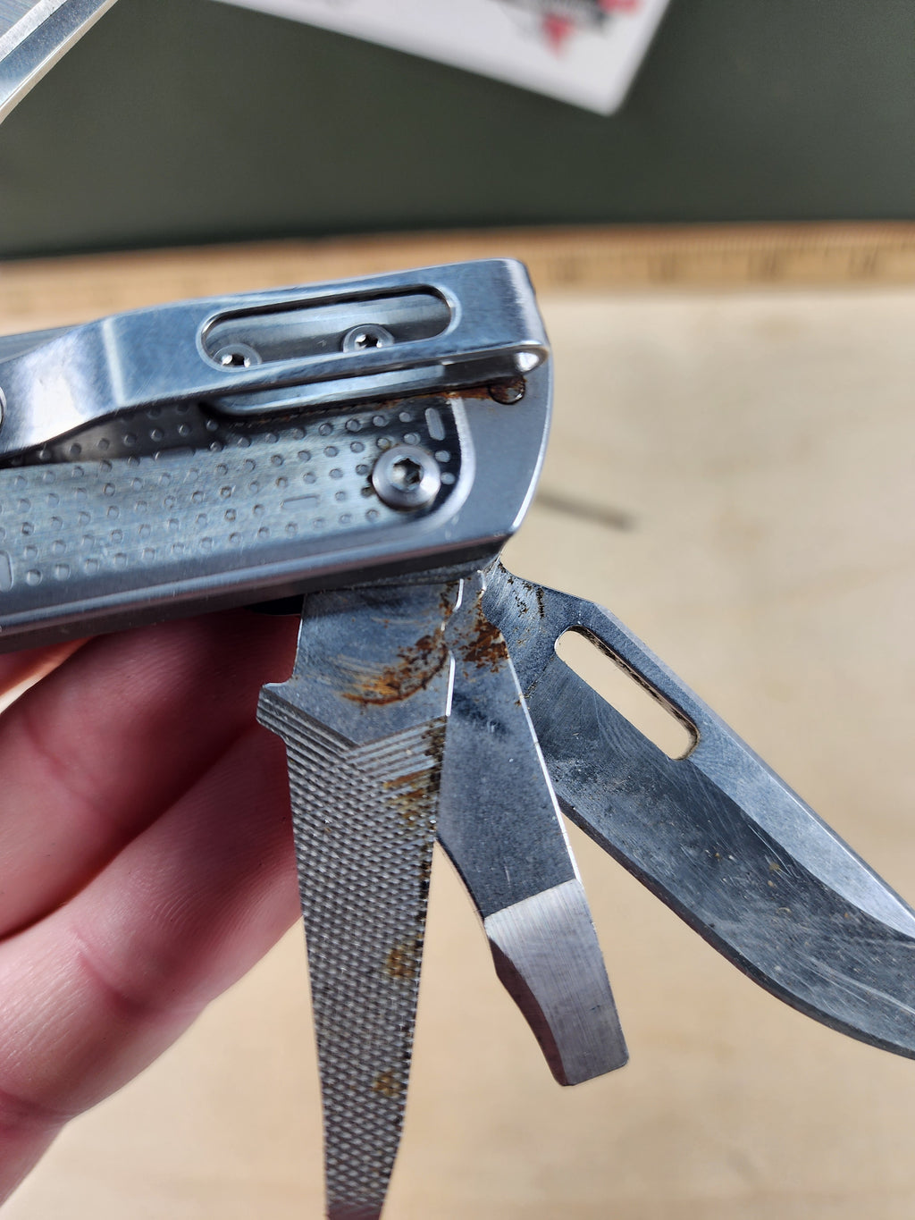 Leatherman Free T4 #-68  dirty, possible rust