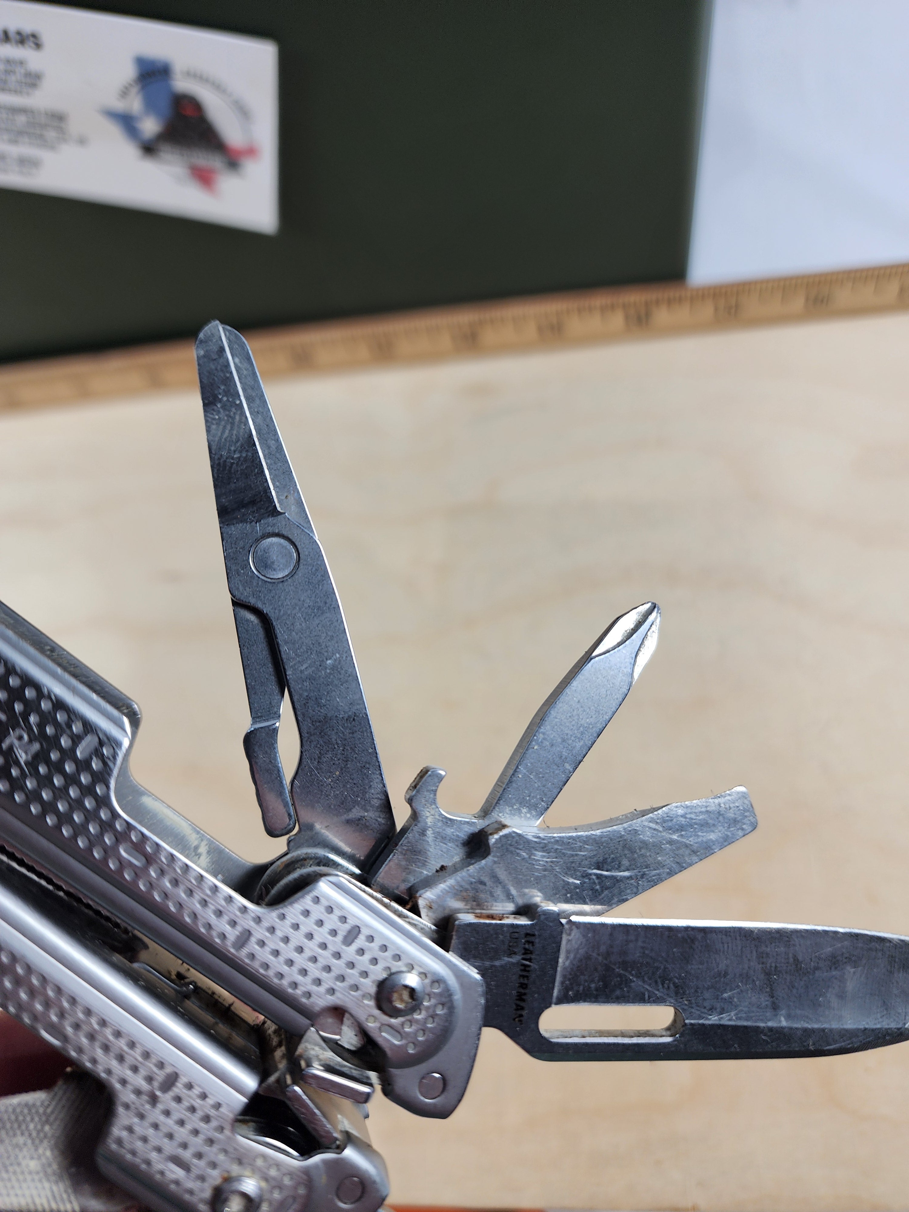 Leatherman Free P4 #-74 Light Usage, dirty, possible rust