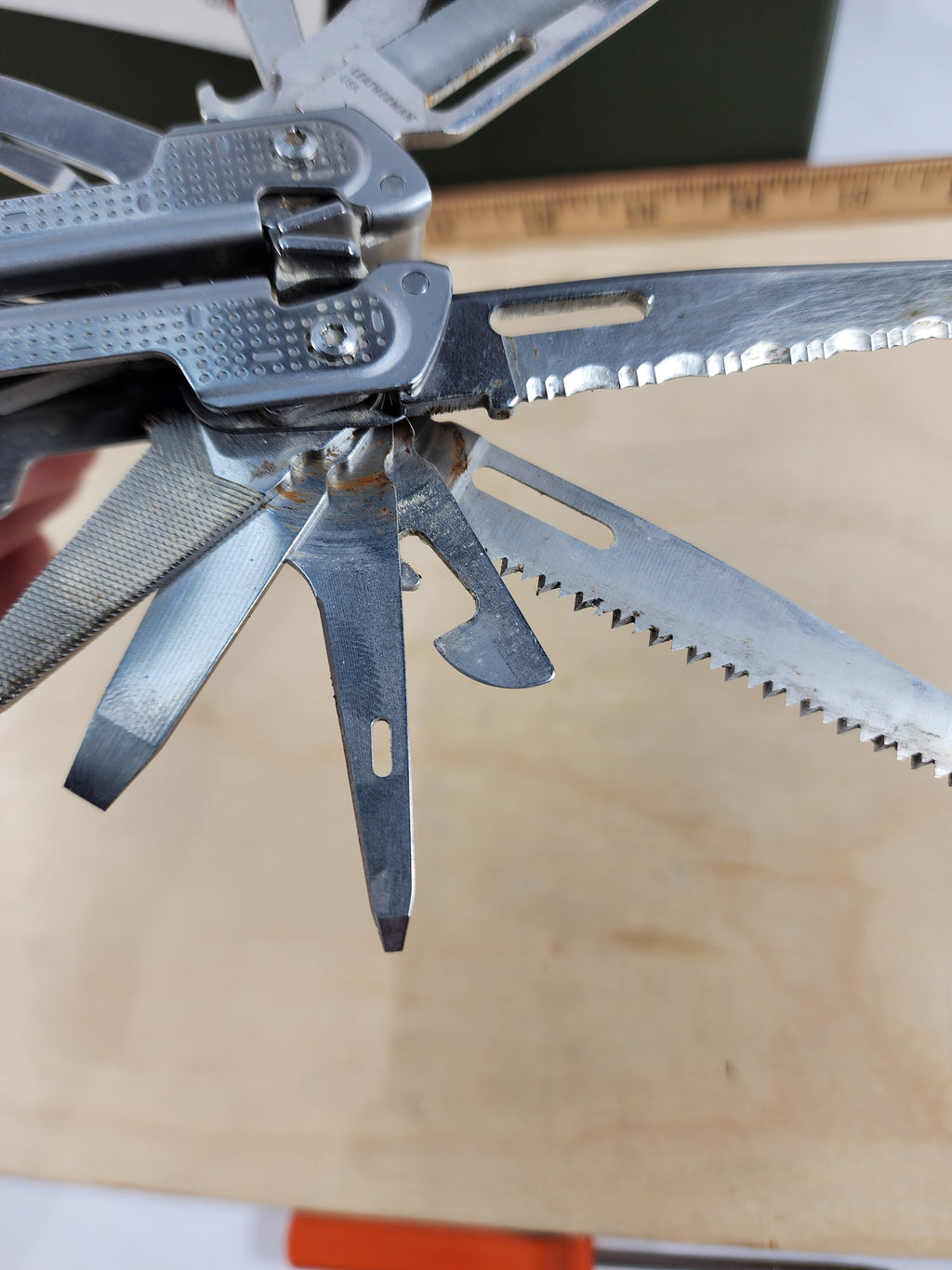 Leatherman Free P4 #-74 Light Usage, dirty, possible rust