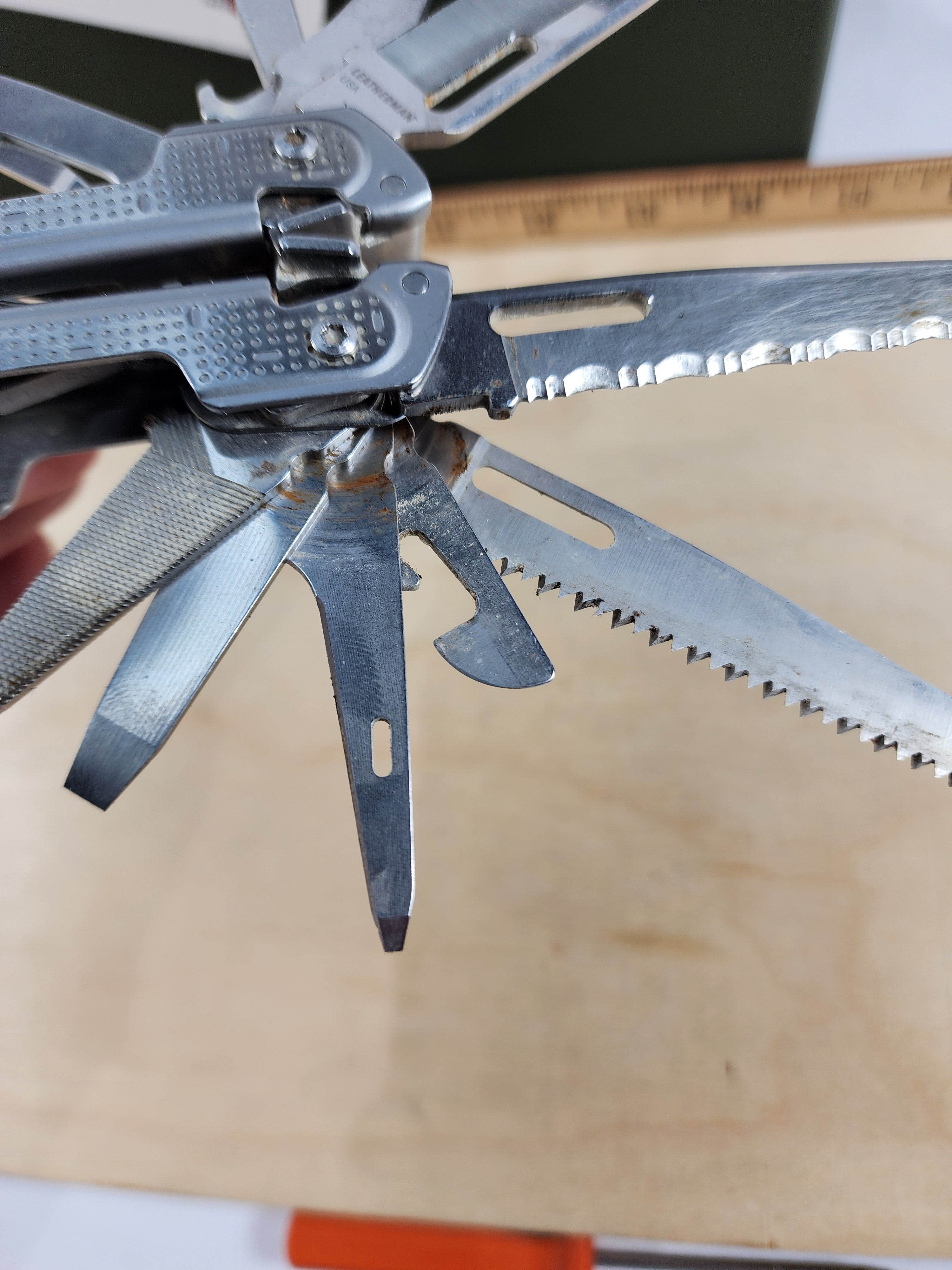 Leatherman Free P4 #-74 Light Usage, dirty, possible rust
