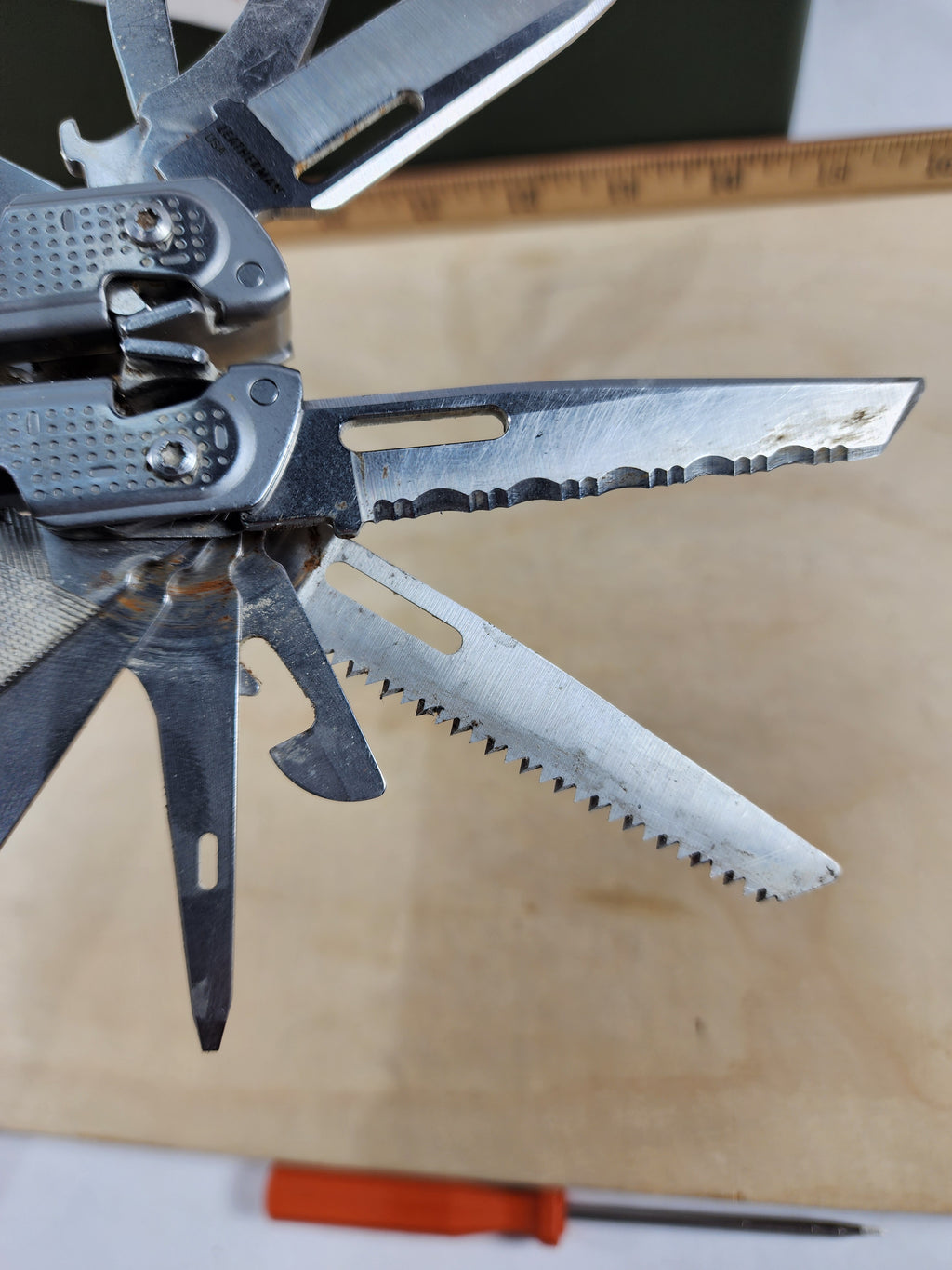 Leatherman Free P4 #-74 Light Usage, dirty, possible rust