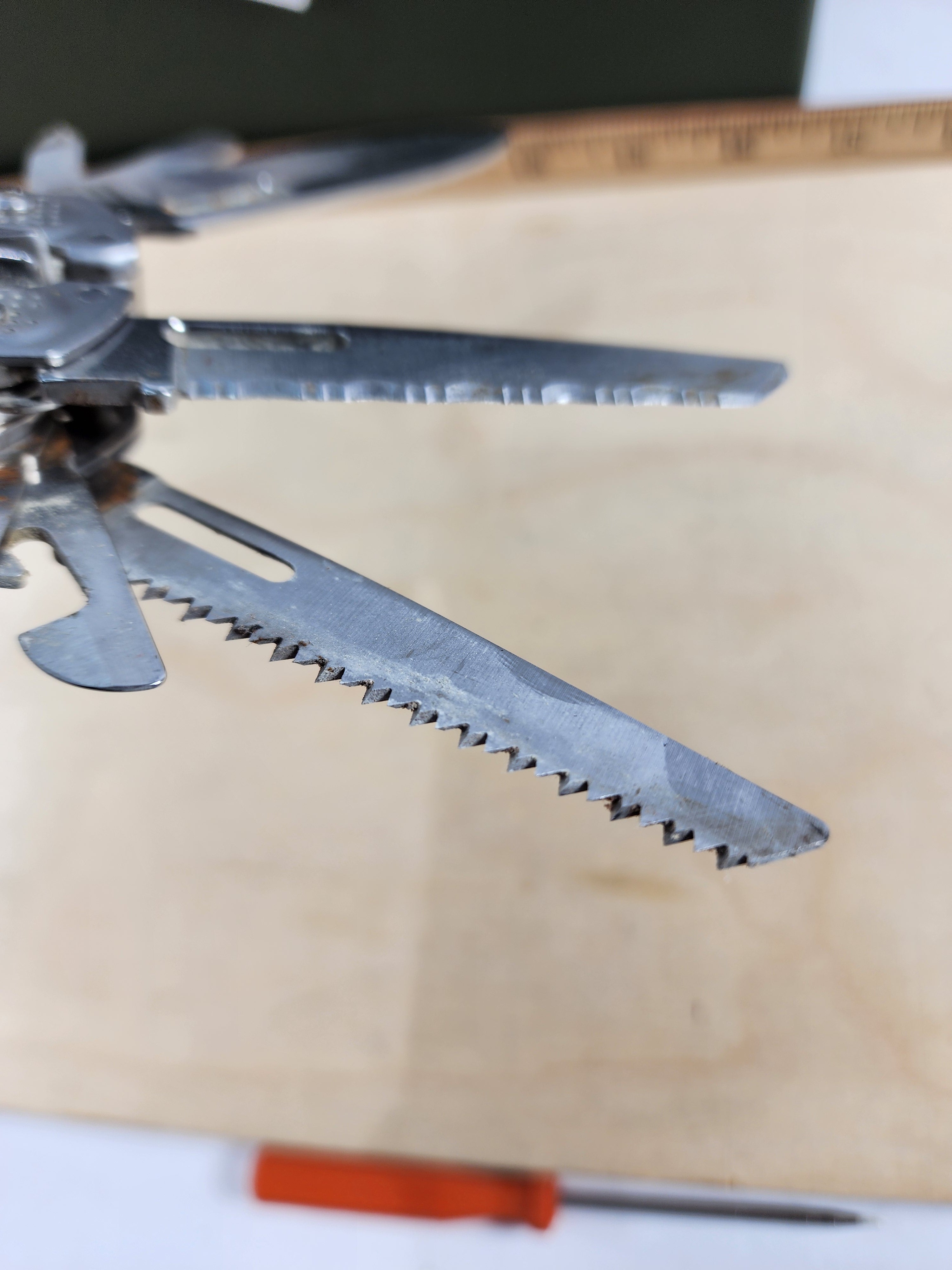 Leatherman Free P4 #-74 Light Usage, dirty, possible rust