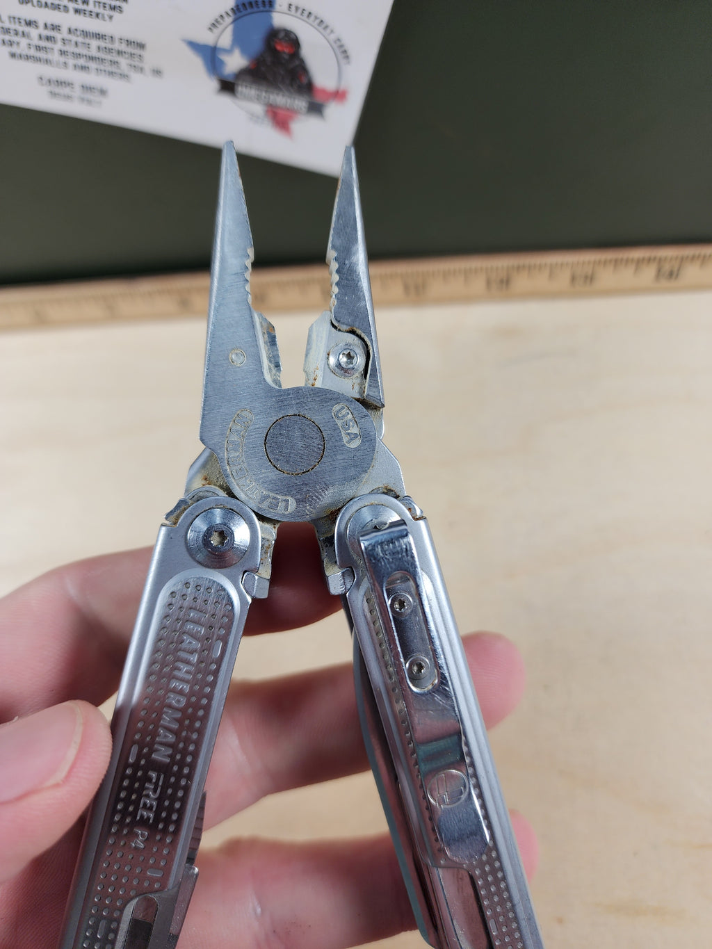 Leatherman Free P4 #-74 Light Usage, dirty, possible rust