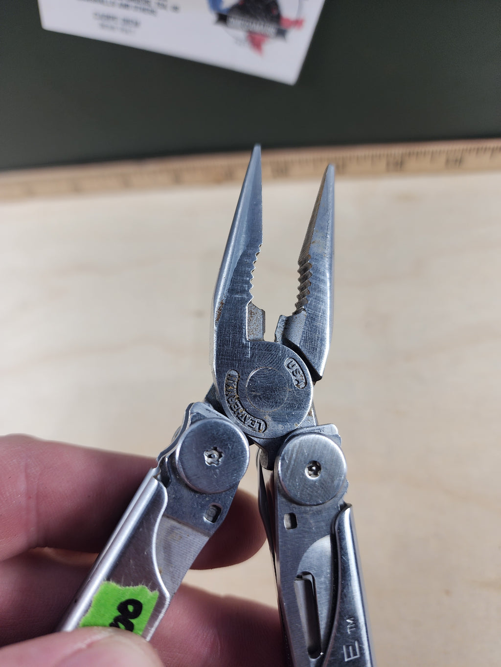 Leatherman Wave #-100 Original, light usage, Handles a wee bit loose 0998/1098
