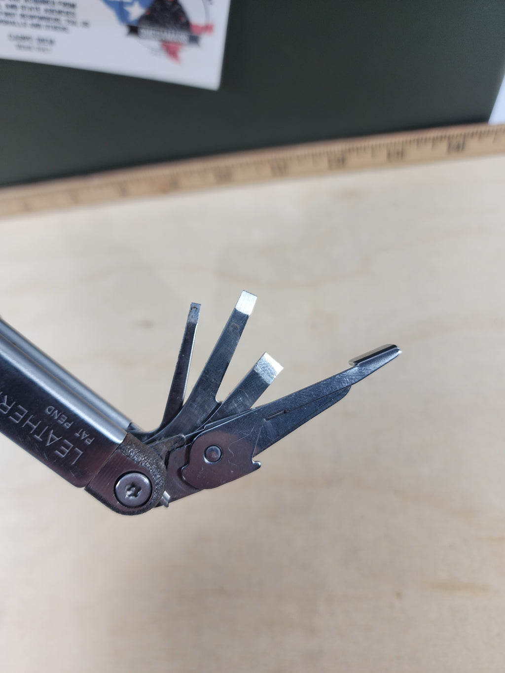 Leatherman Wave #-100 Original, light usage, Handles a wee bit loose 0998/1098