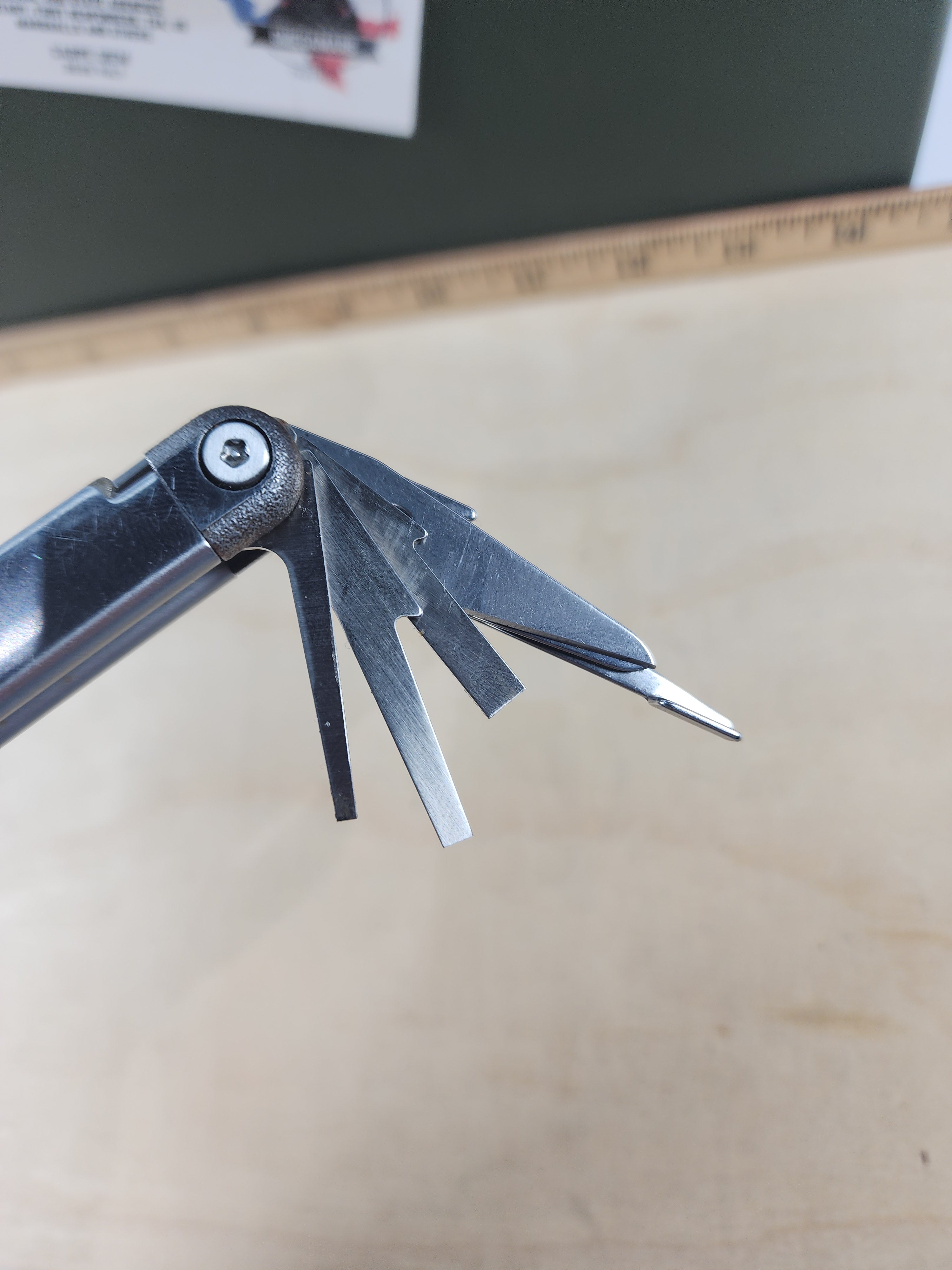 Leatherman Wave #-100 Original, light usage, Handles a wee bit loose 0998/1098